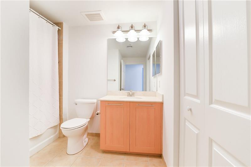 511 Se 5th Avenue 1701 Property Photo 7