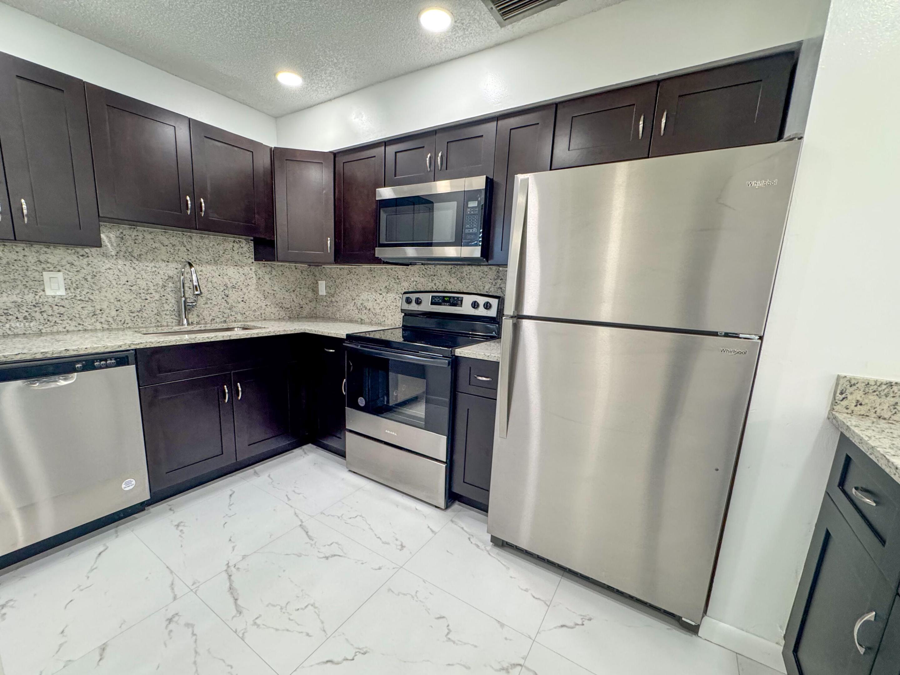 10687 Royal Palm Boulevard Property Photo 4