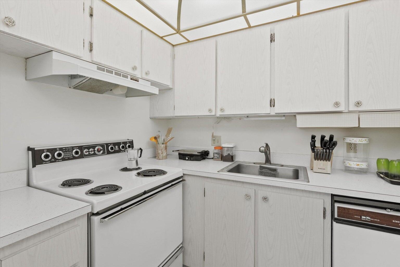 3300 Springdale Boulevard 202 Property Photo 6
