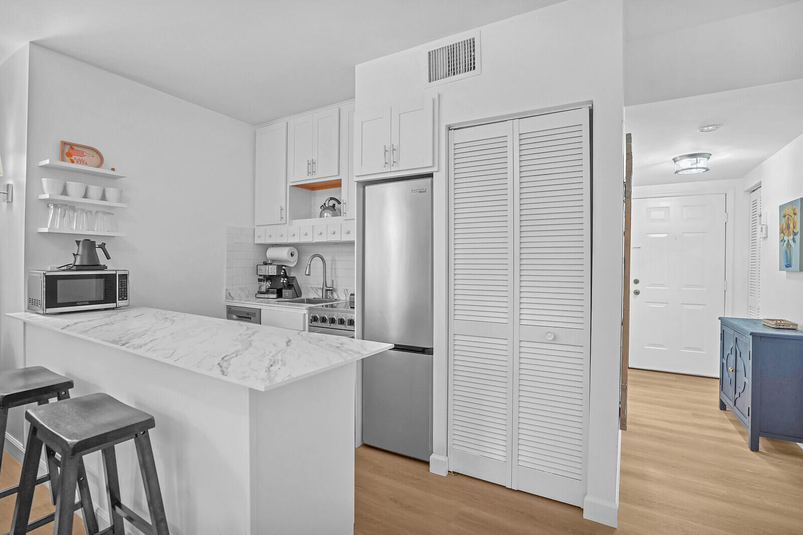 11863 Wimbledon Circle 423 Property Photo 5