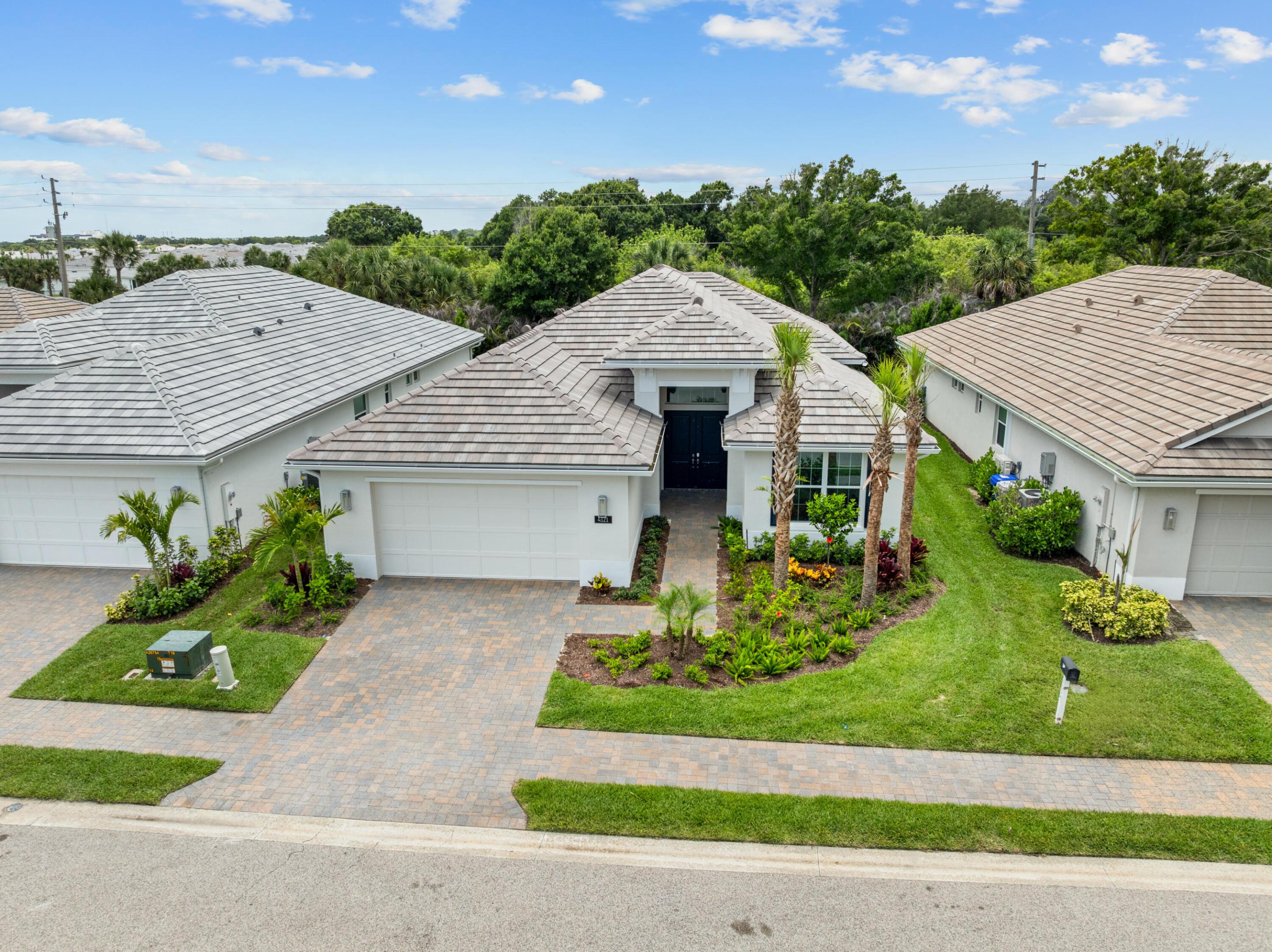 4121 Lucaya Pointe Way Property Photo 3