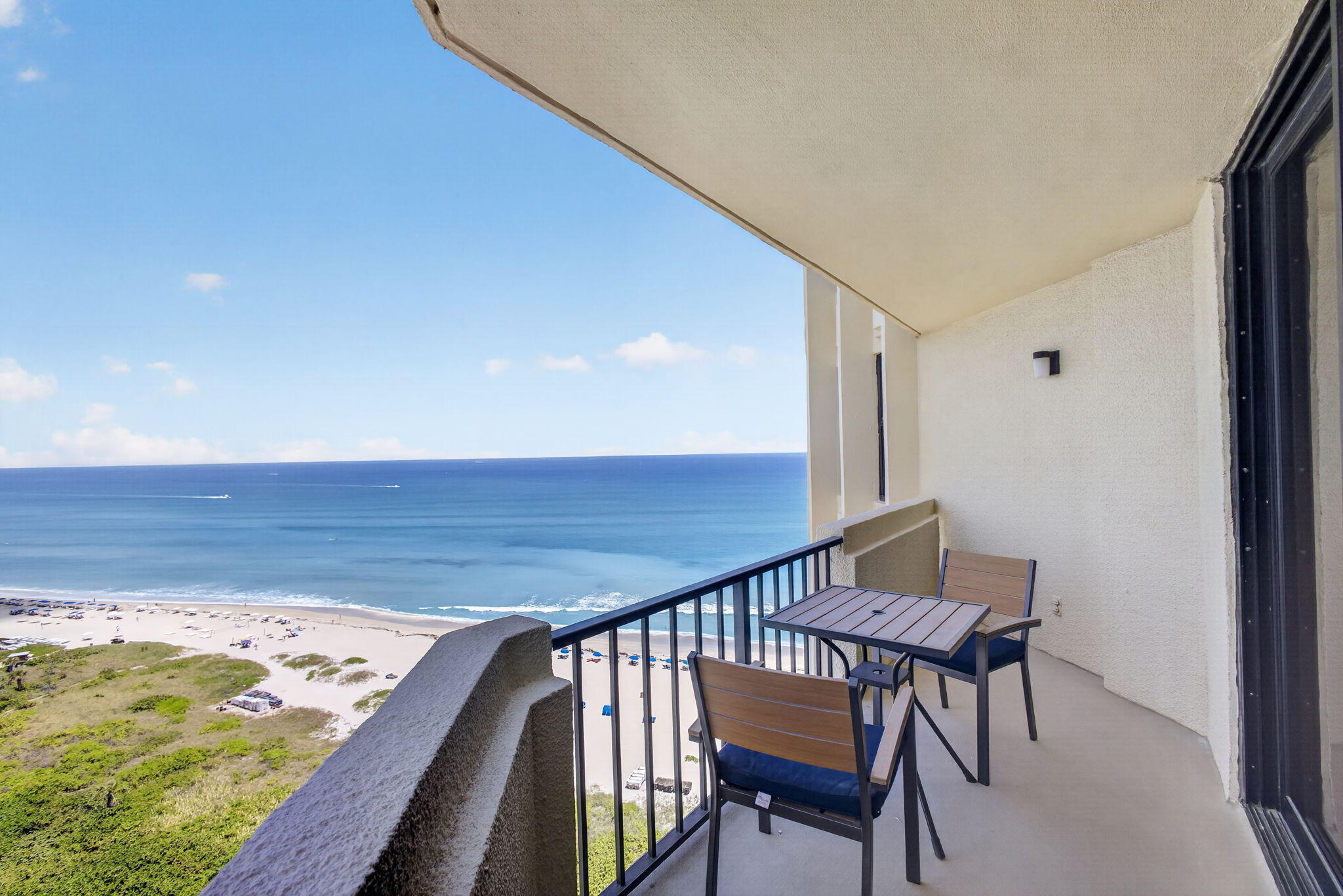 2800 N Ocean Drive A-19c Property Photo 3