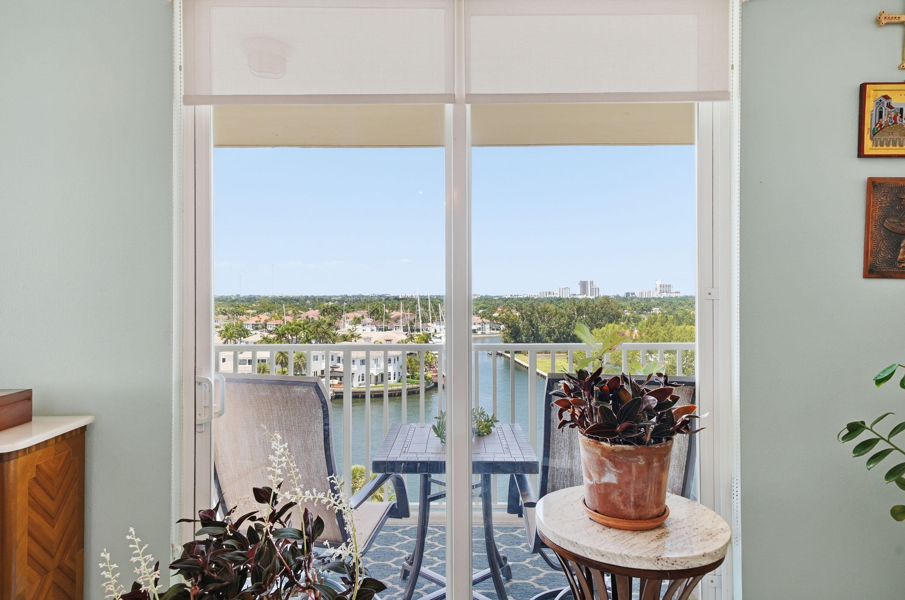 1401 S Ocean Drive Ph4 Property Photo 1