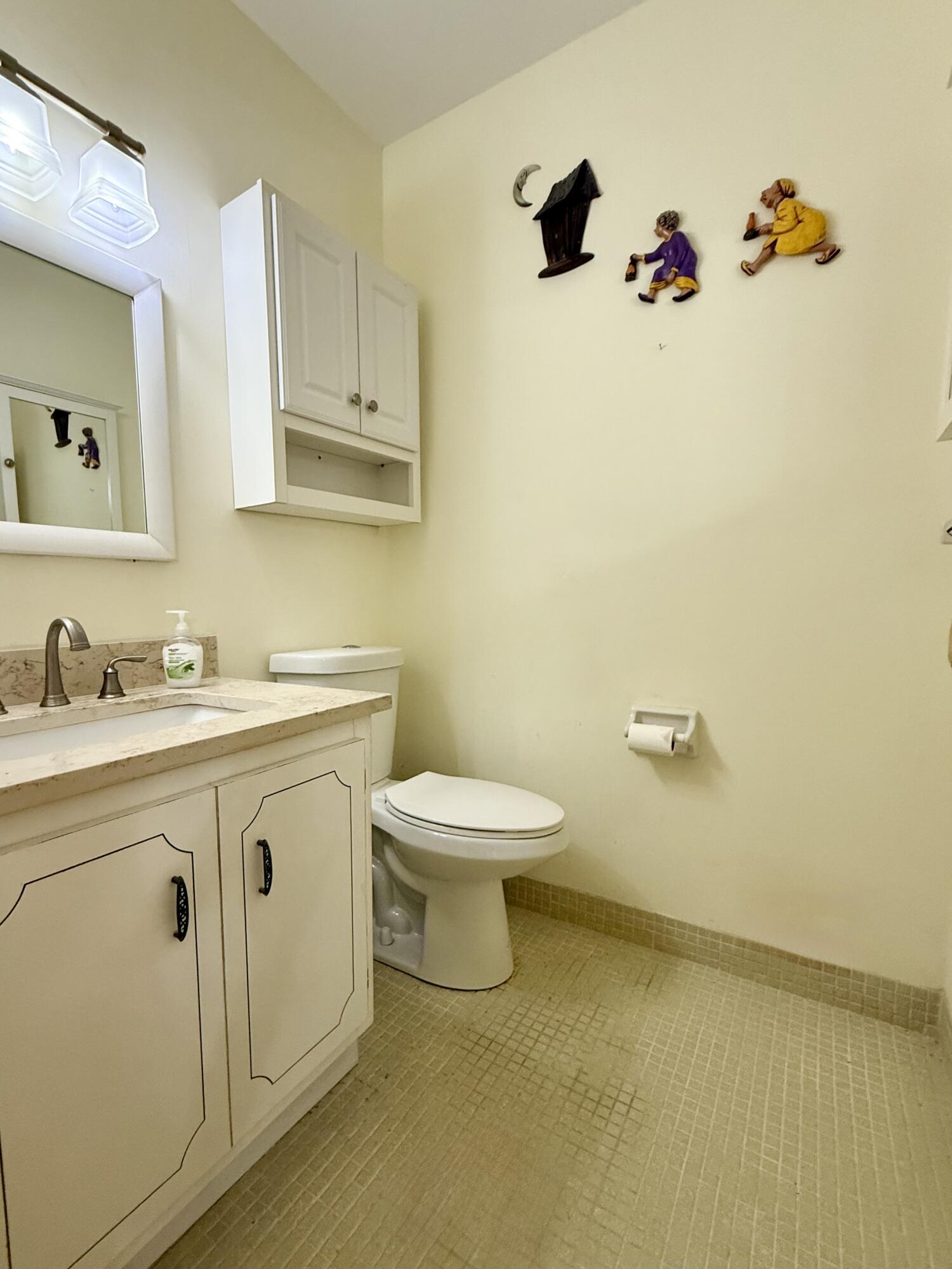 215 South Boulevard C Property Photo 14