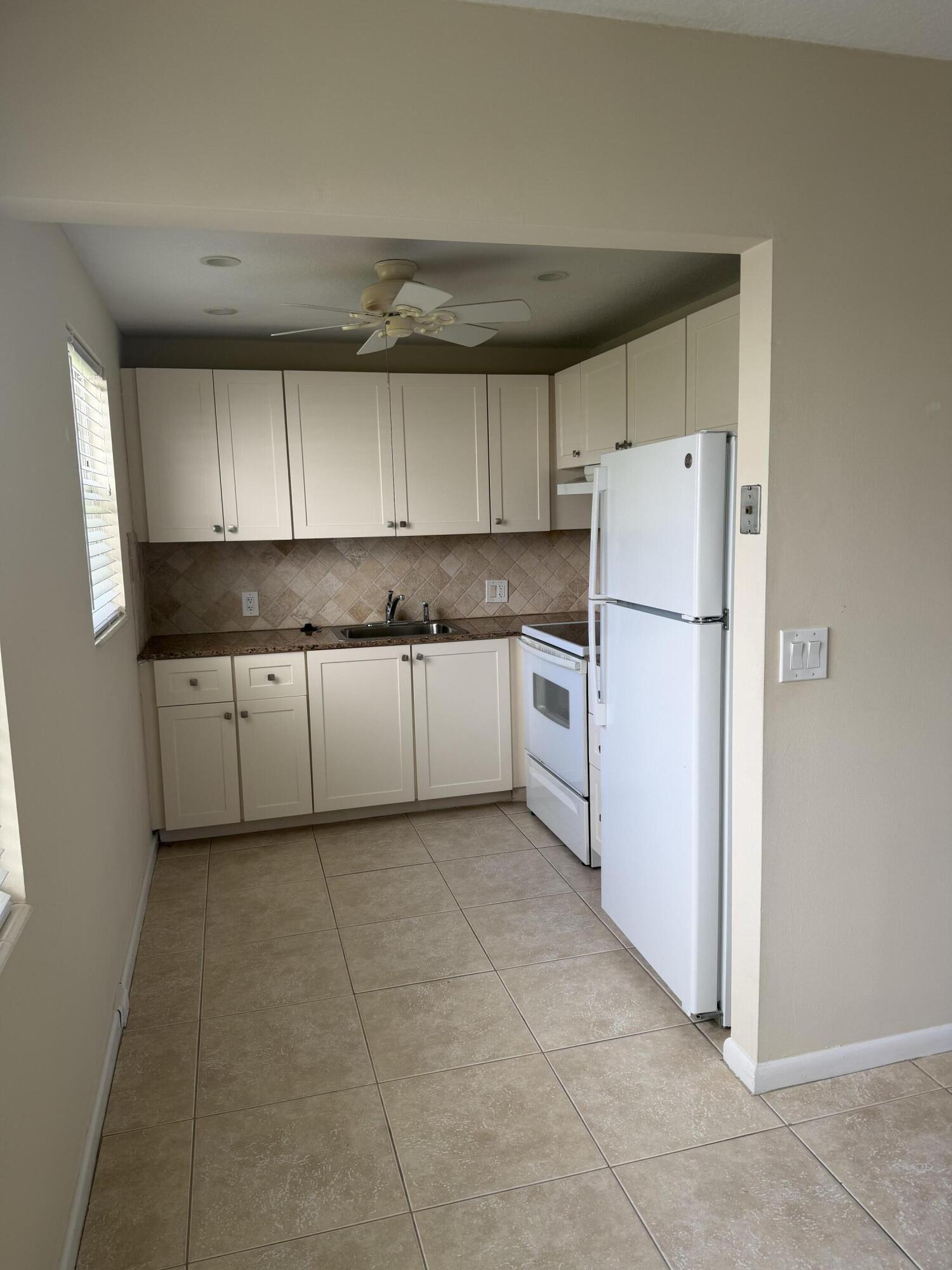 137 Fanshaw D Property Photo 1