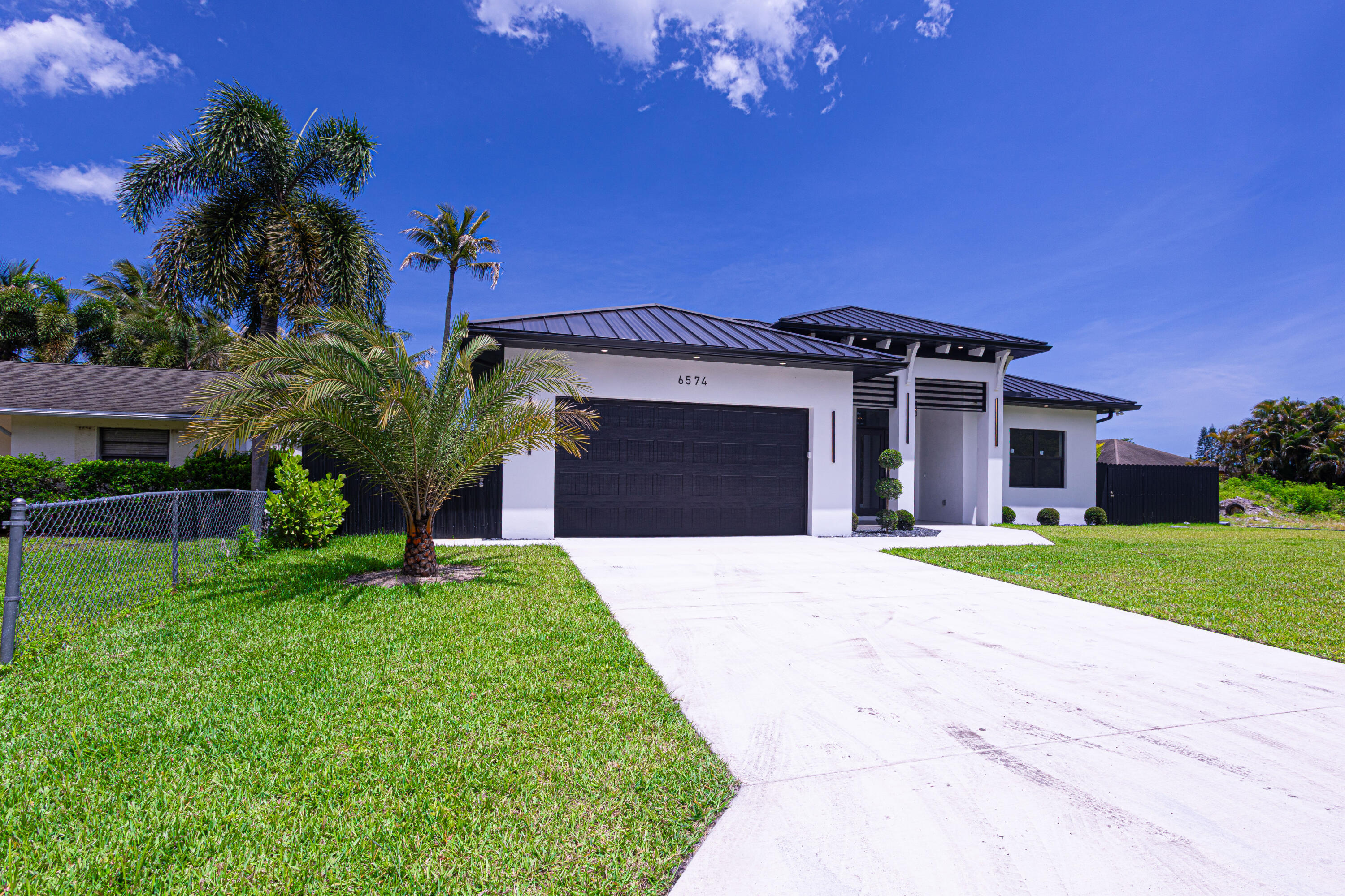6574 Rigger Road Property Photo 2