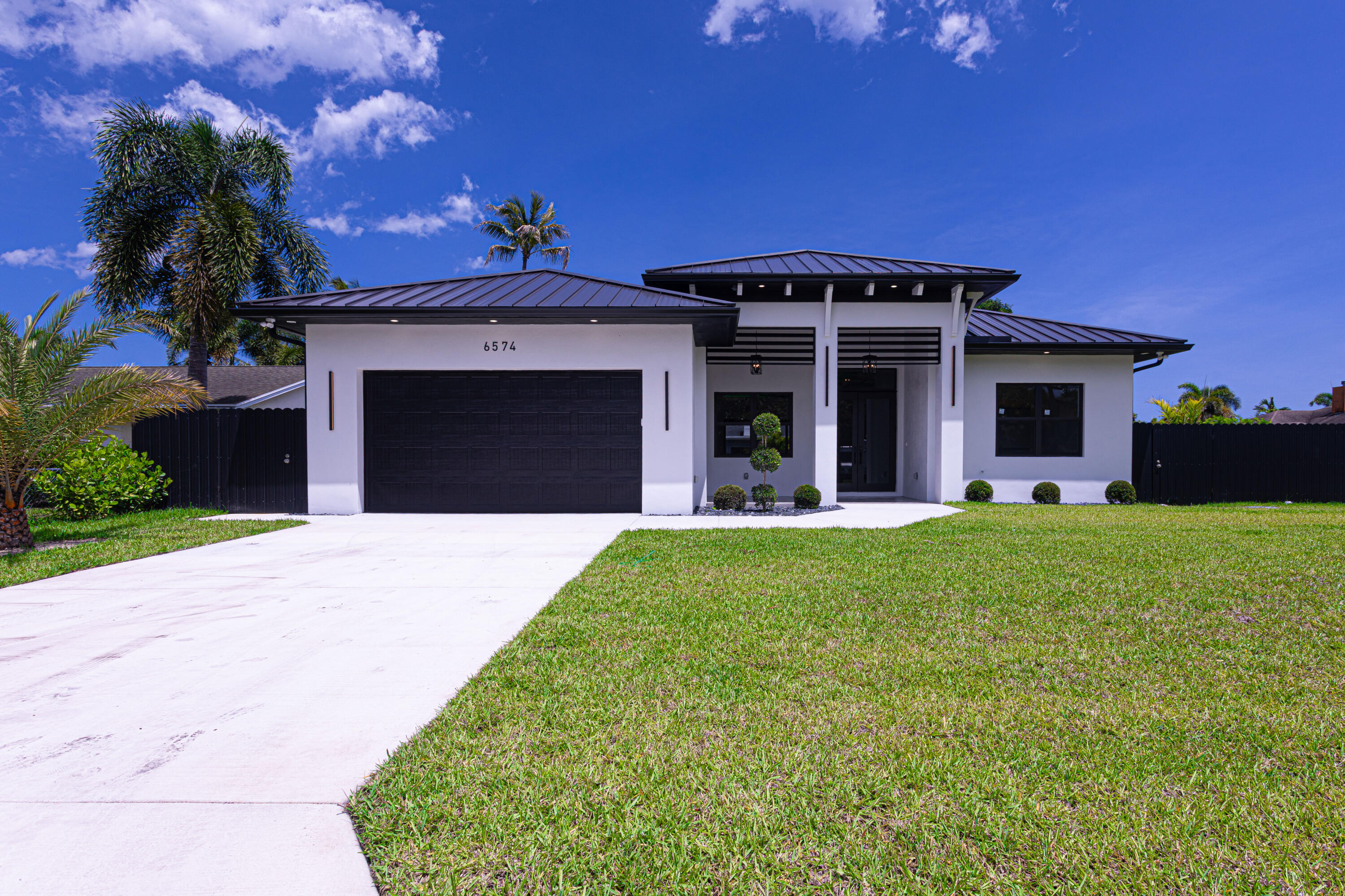 6574 Rigger Road Property Photo 3
