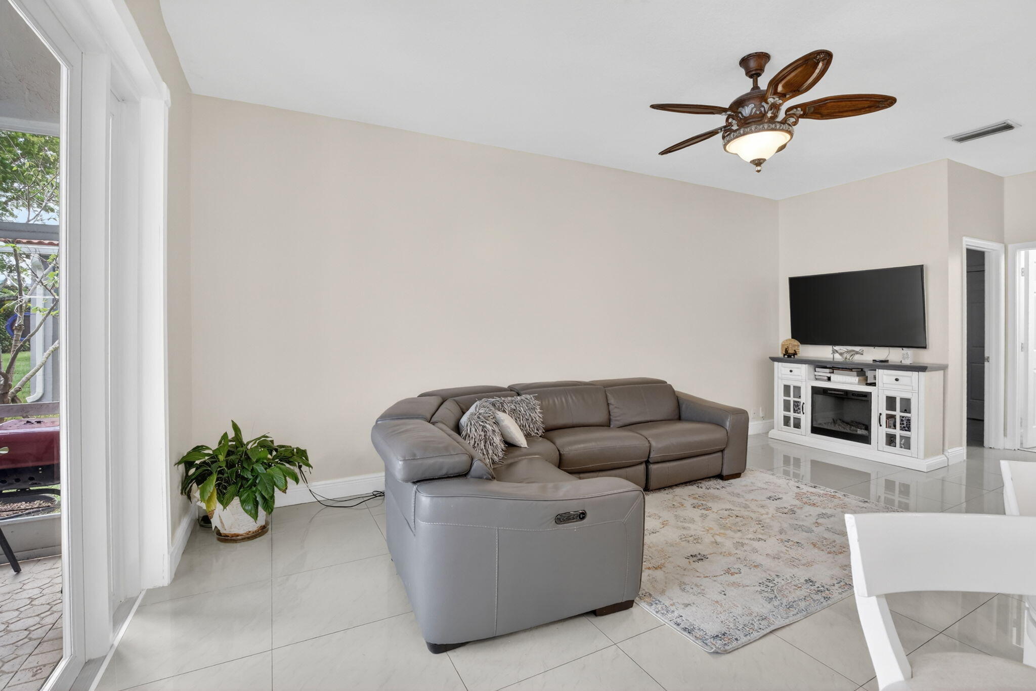 711 Heritage Way Property Photo 8