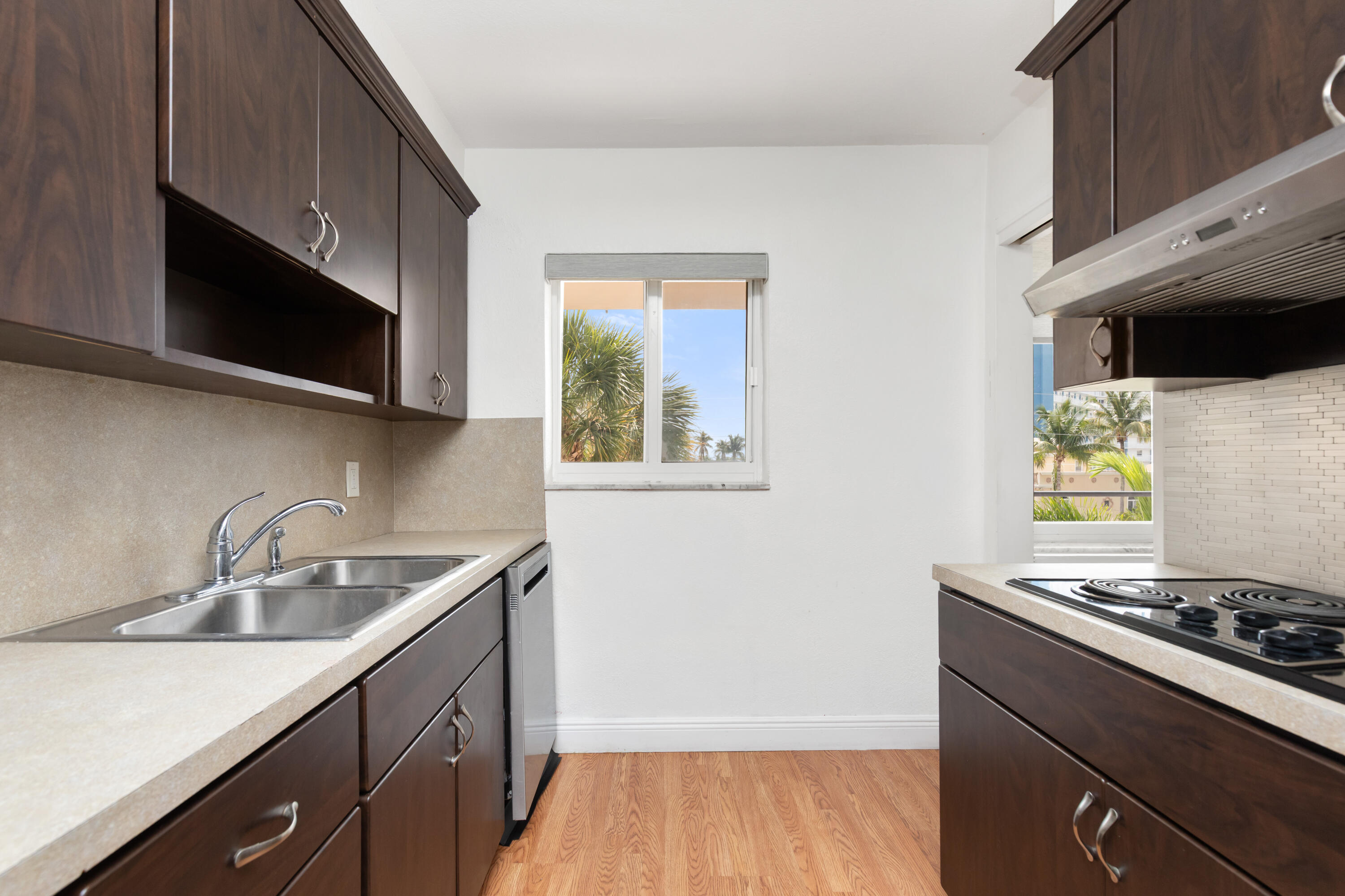 401 N Riverside Drive 406 Property Photo 16