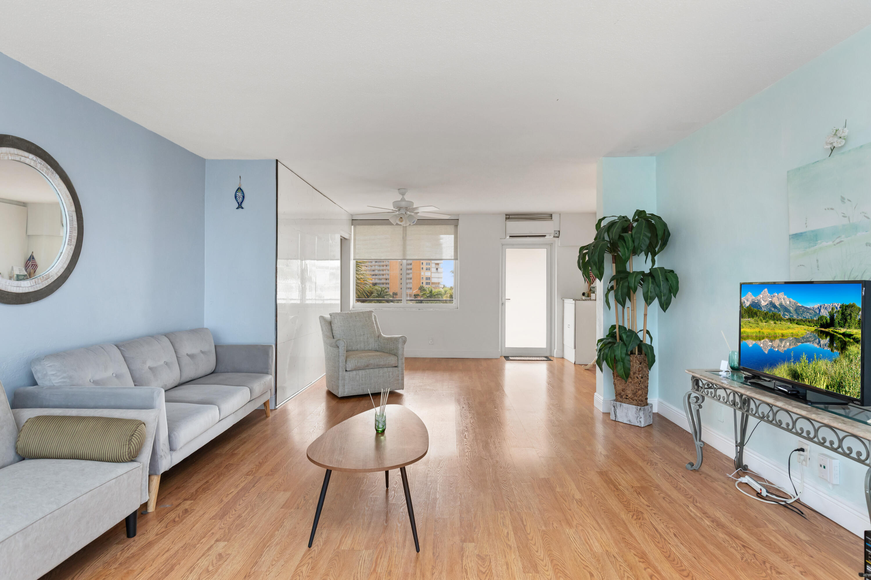 401 N Riverside Drive 406 Property Photo 4