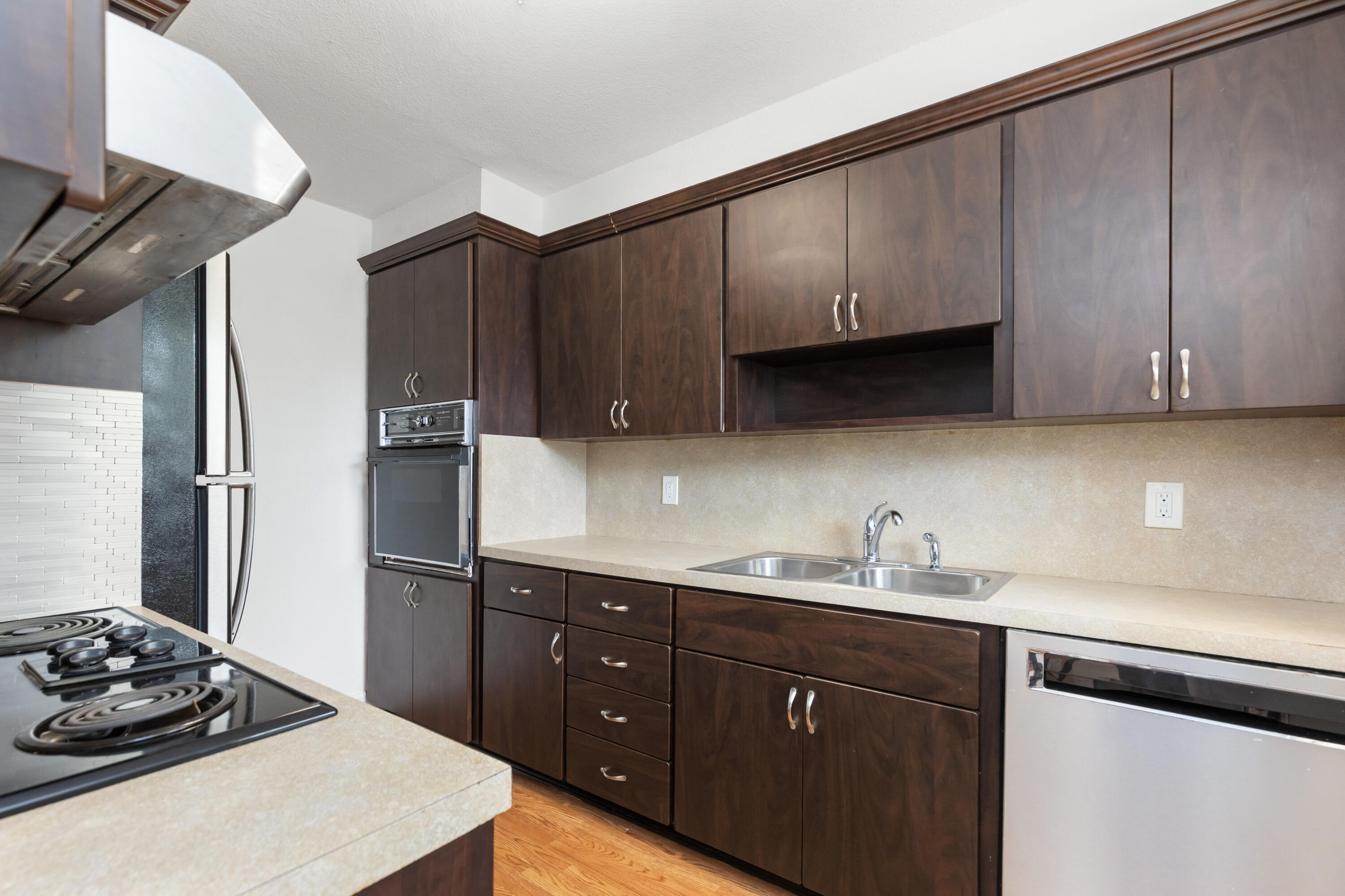 401 N Riverside Drive 406 Property Photo 16