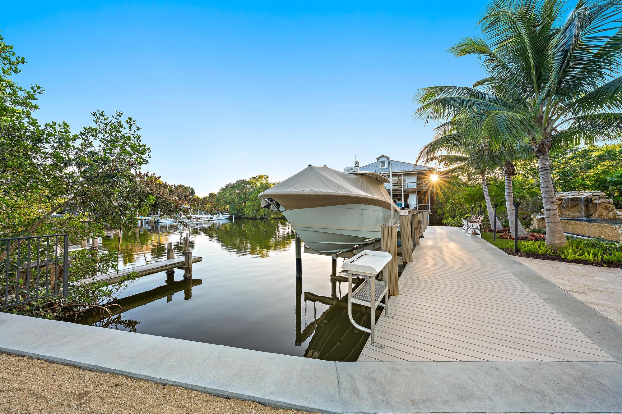 942 Pompano Drive Property Photo 3