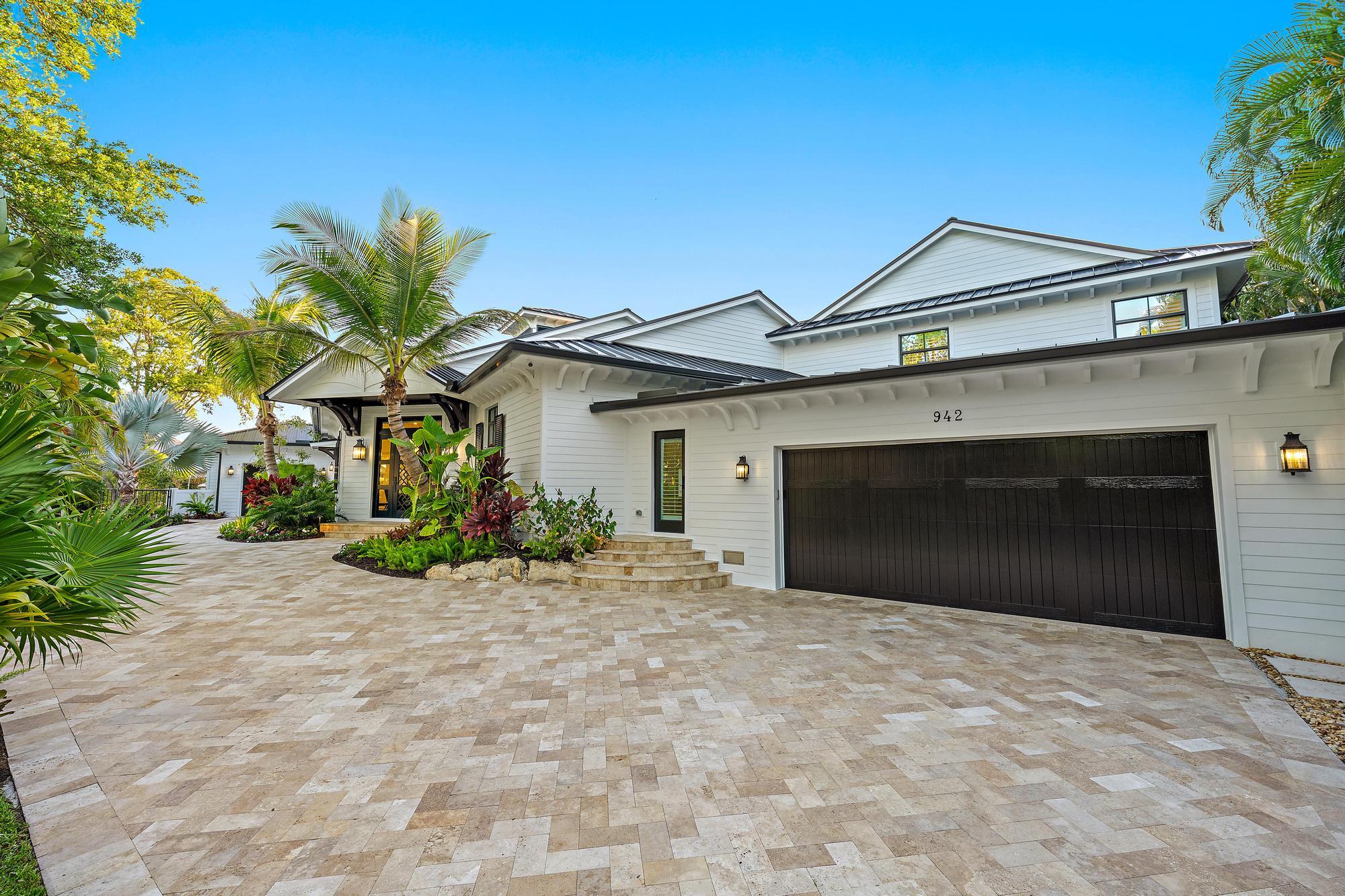 942 Pompano Drive Property Photo 7