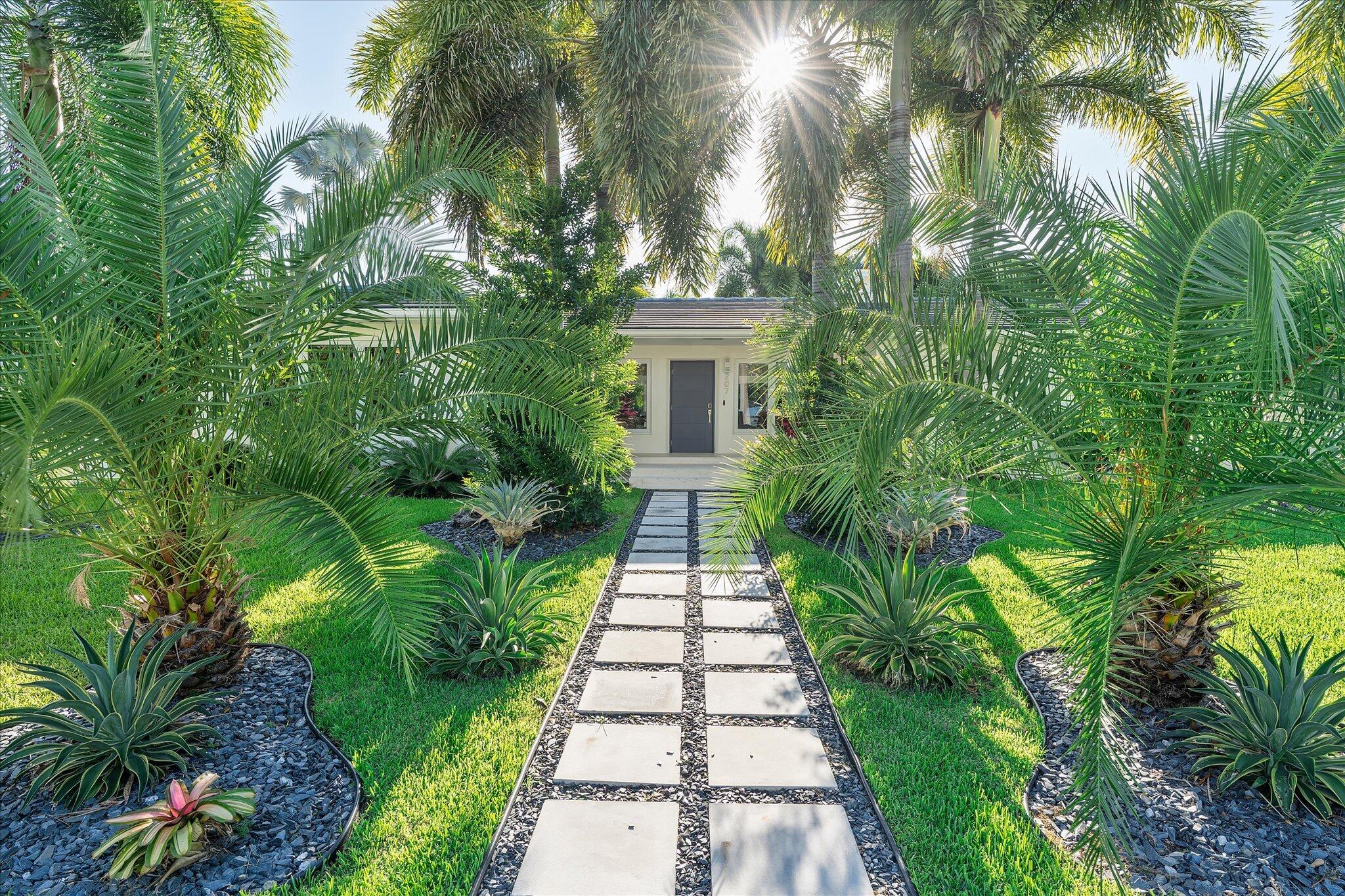 207 Royal Palm Drive Property Photo 4