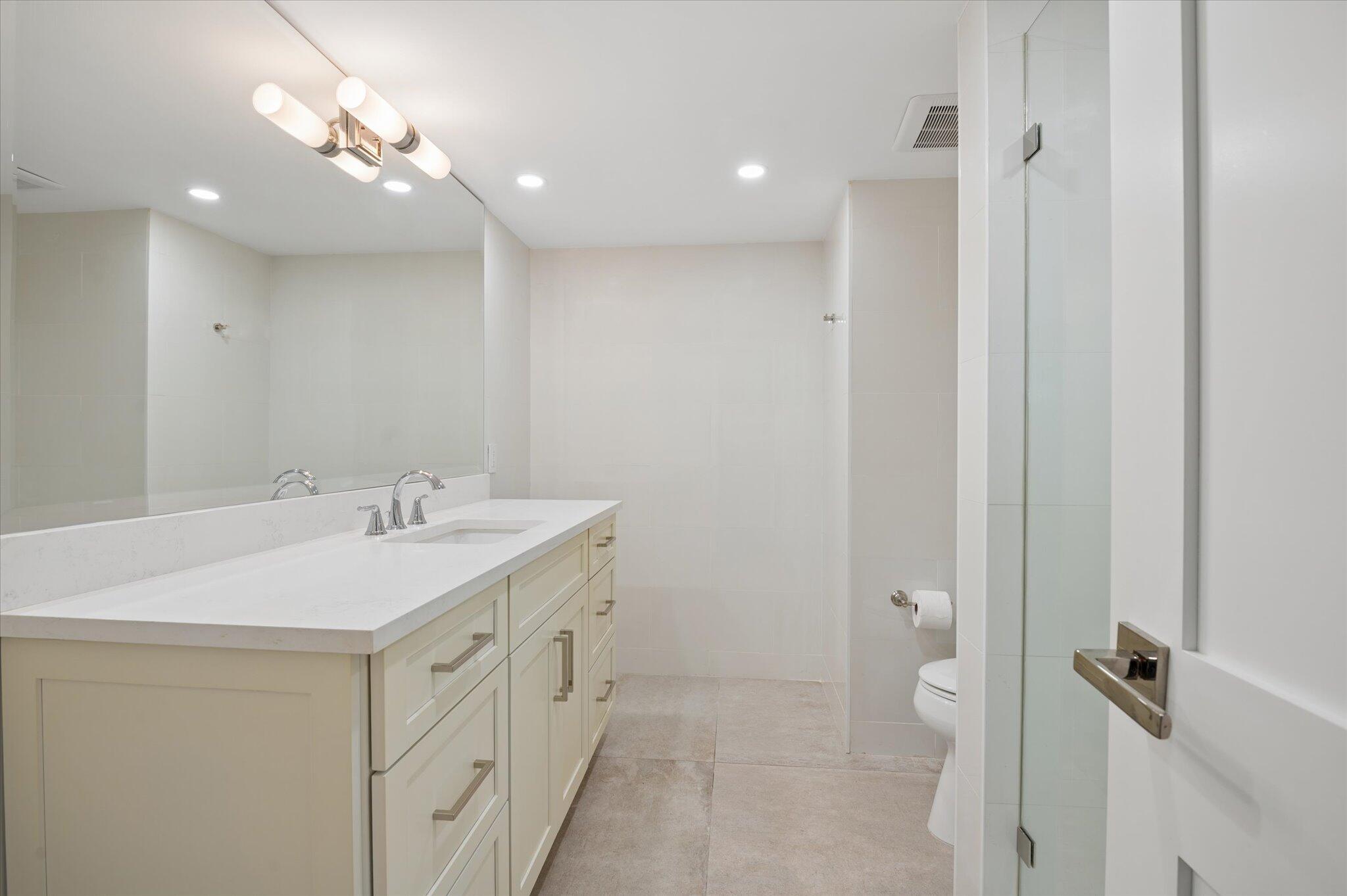 5100 Bayview Drive 106 Property Photo 20