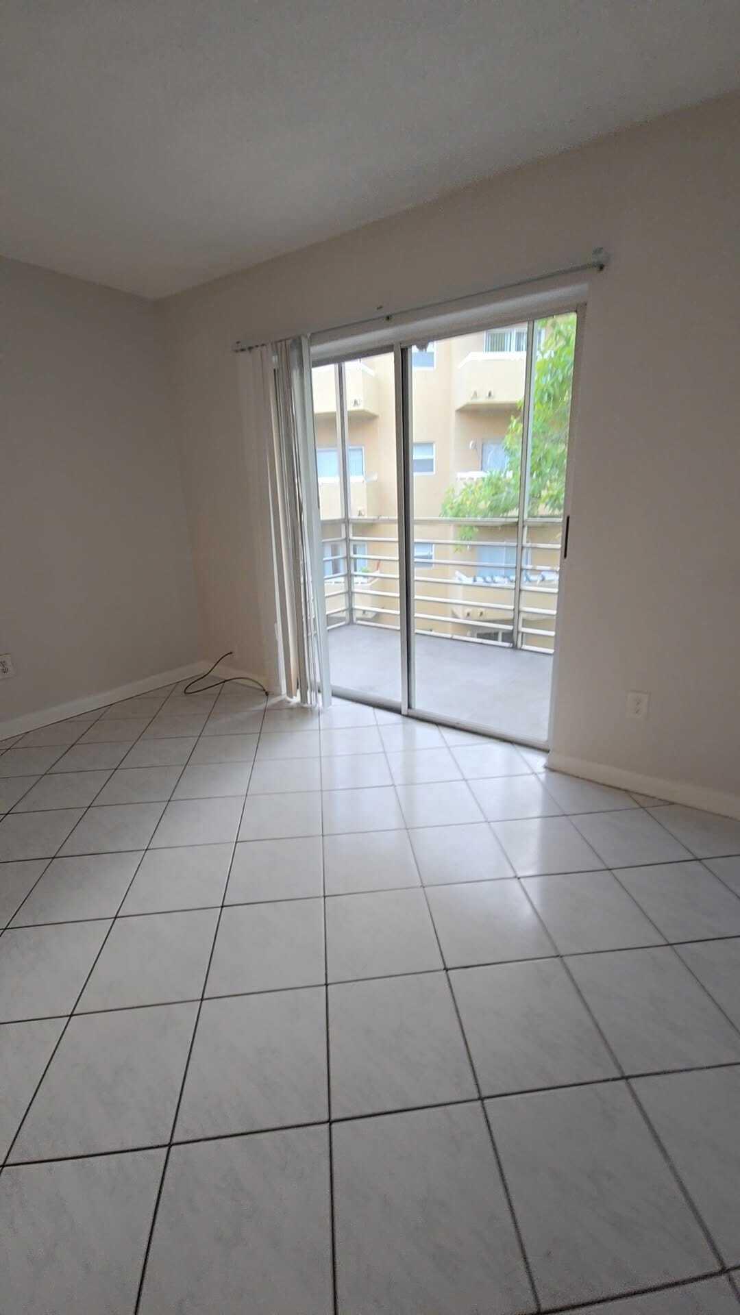 4111 Stirling Road 406 Property Photo 6