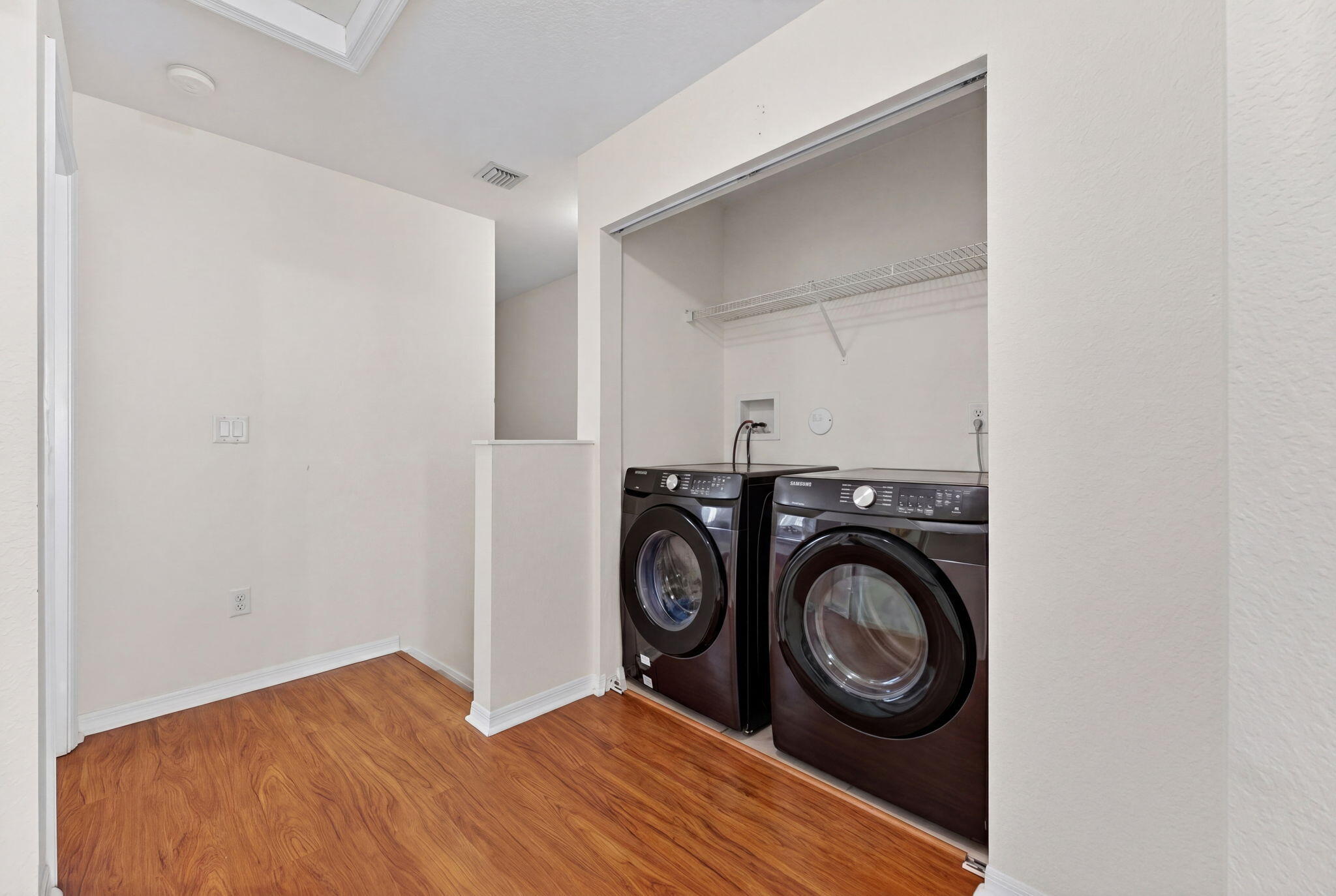5951 Manchester Way Property Photo 12
