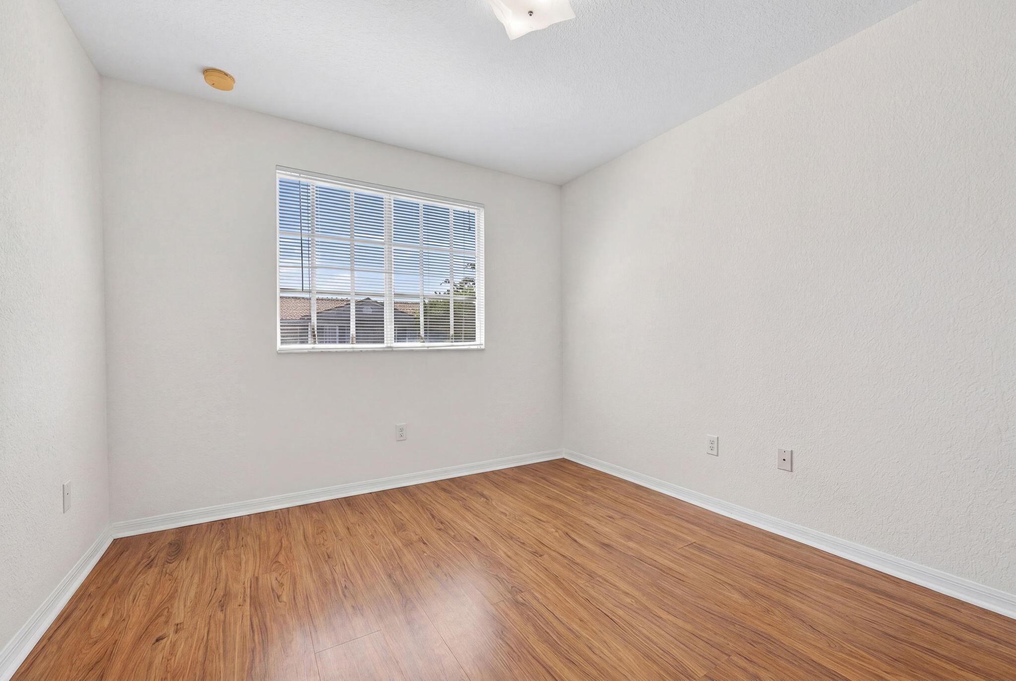 5951 Manchester Way Property Photo 32