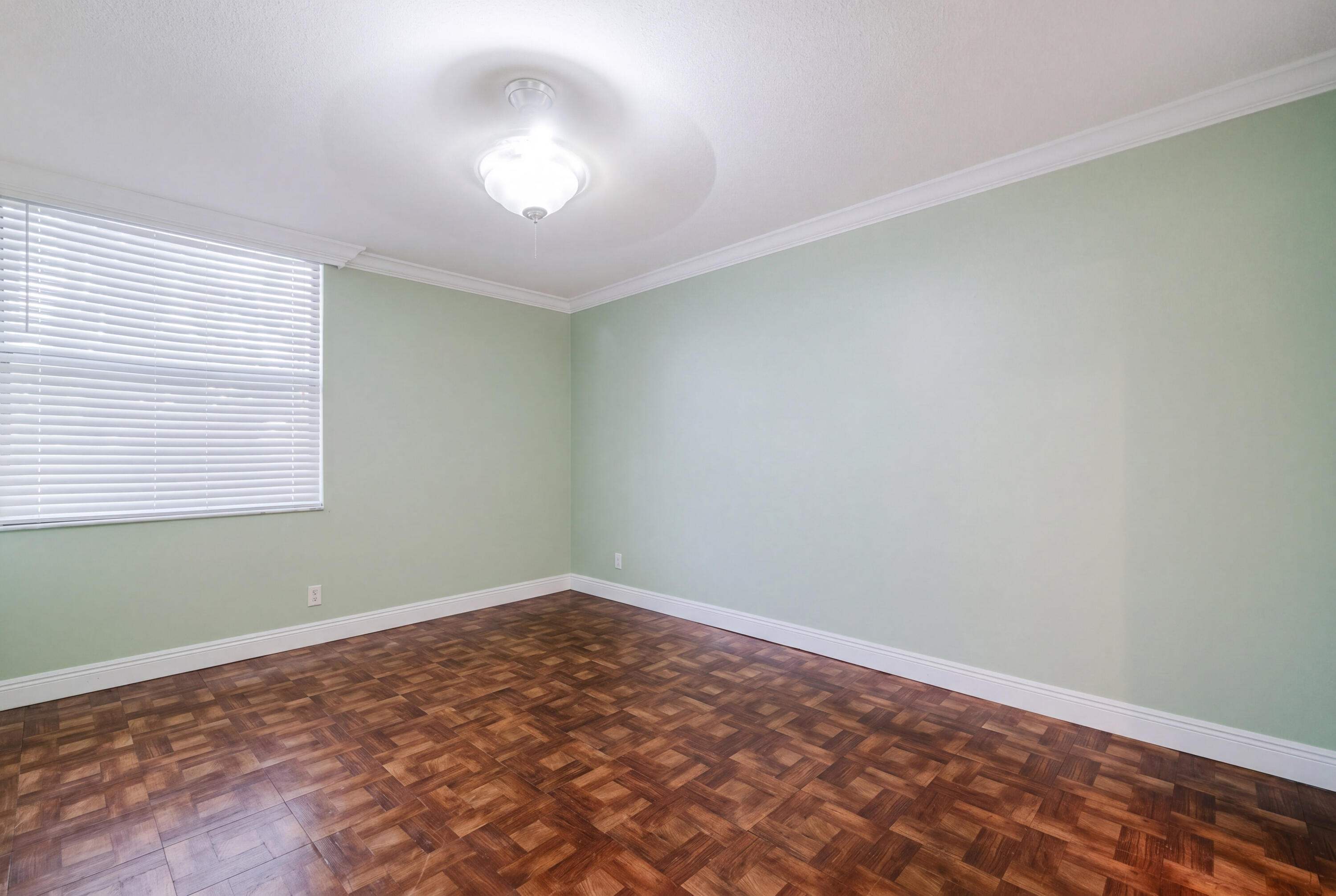 109 Lake Emerald Drive Apt 104 Property Photo 13