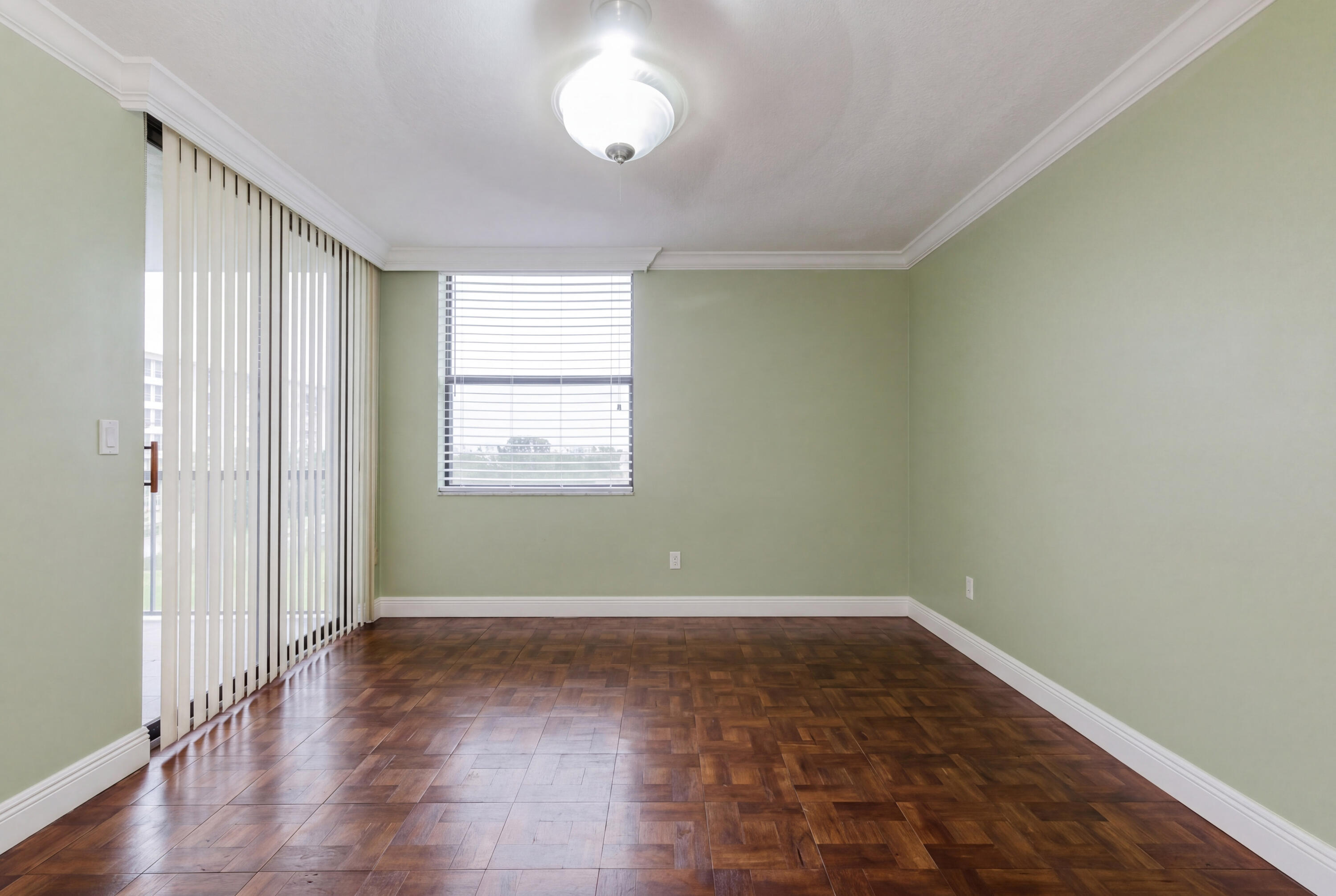109 Lake Emerald Drive Apt 104 Property Photo 14