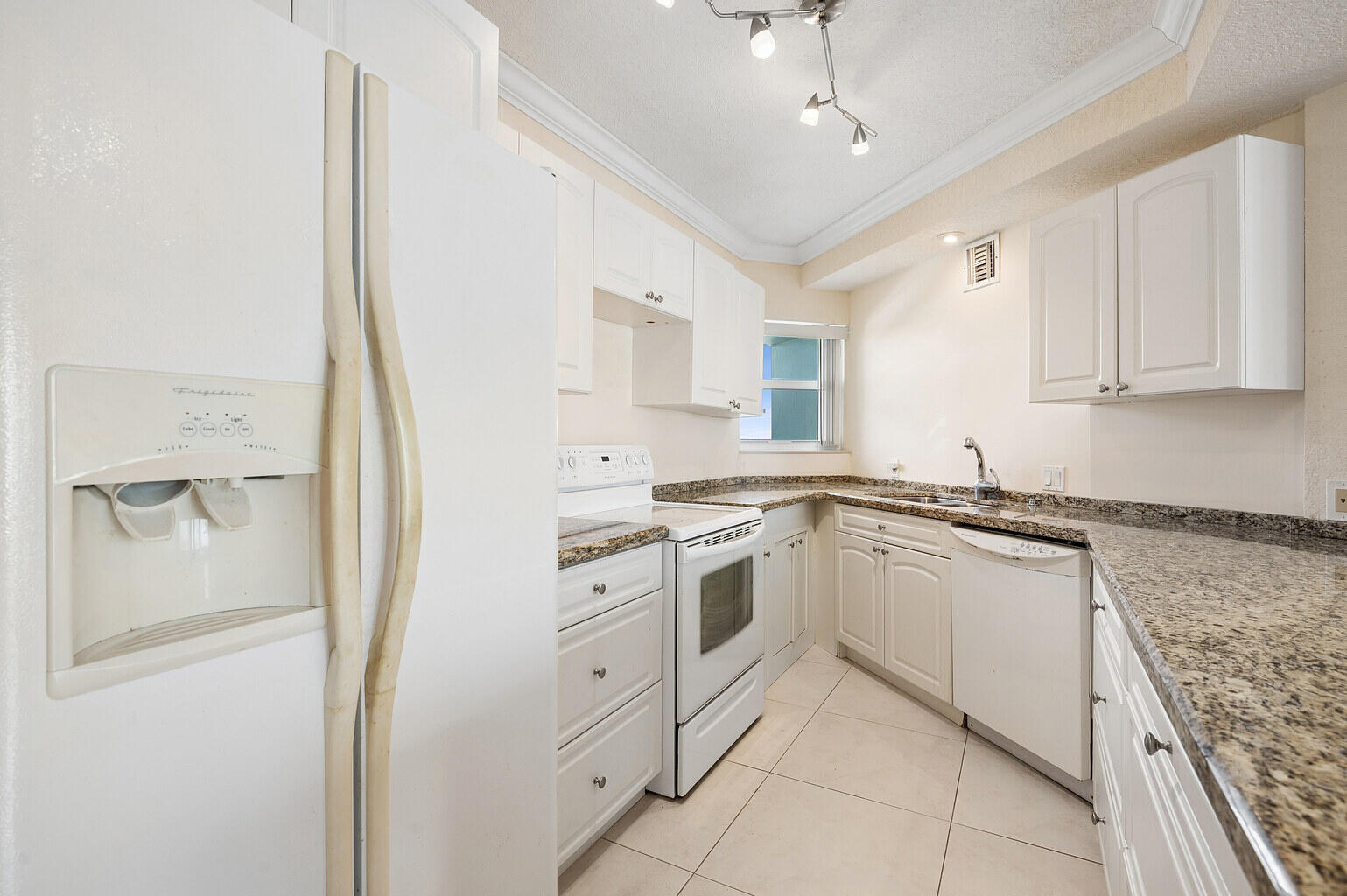 1900 S Ocean Drive 1006 Property Photo 6
