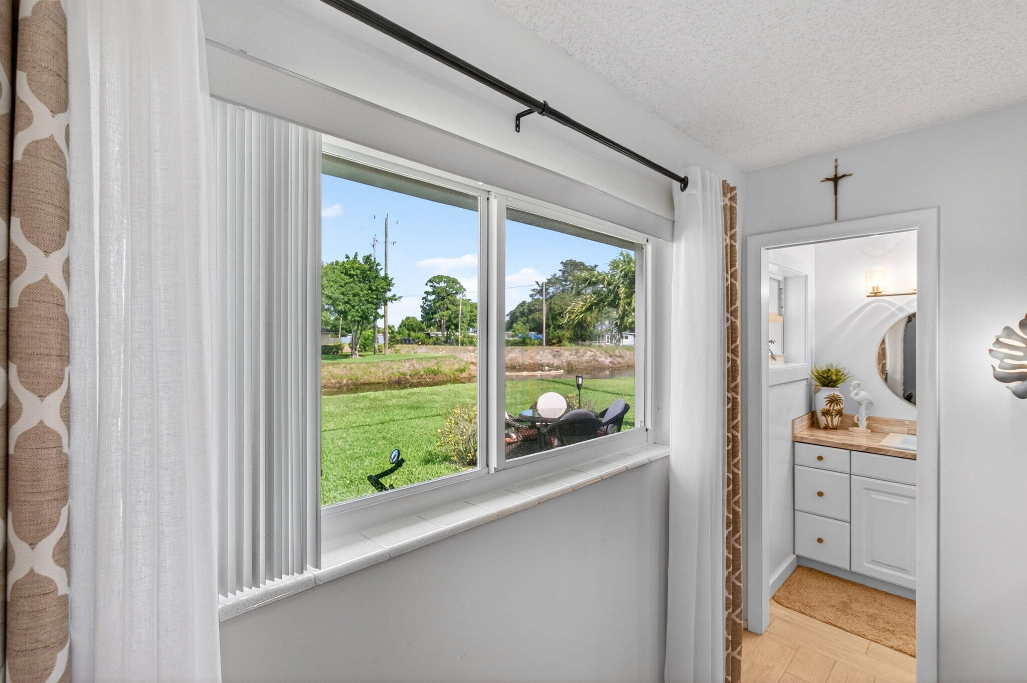 2533 Dudley Dr Unit E Property Photo 44