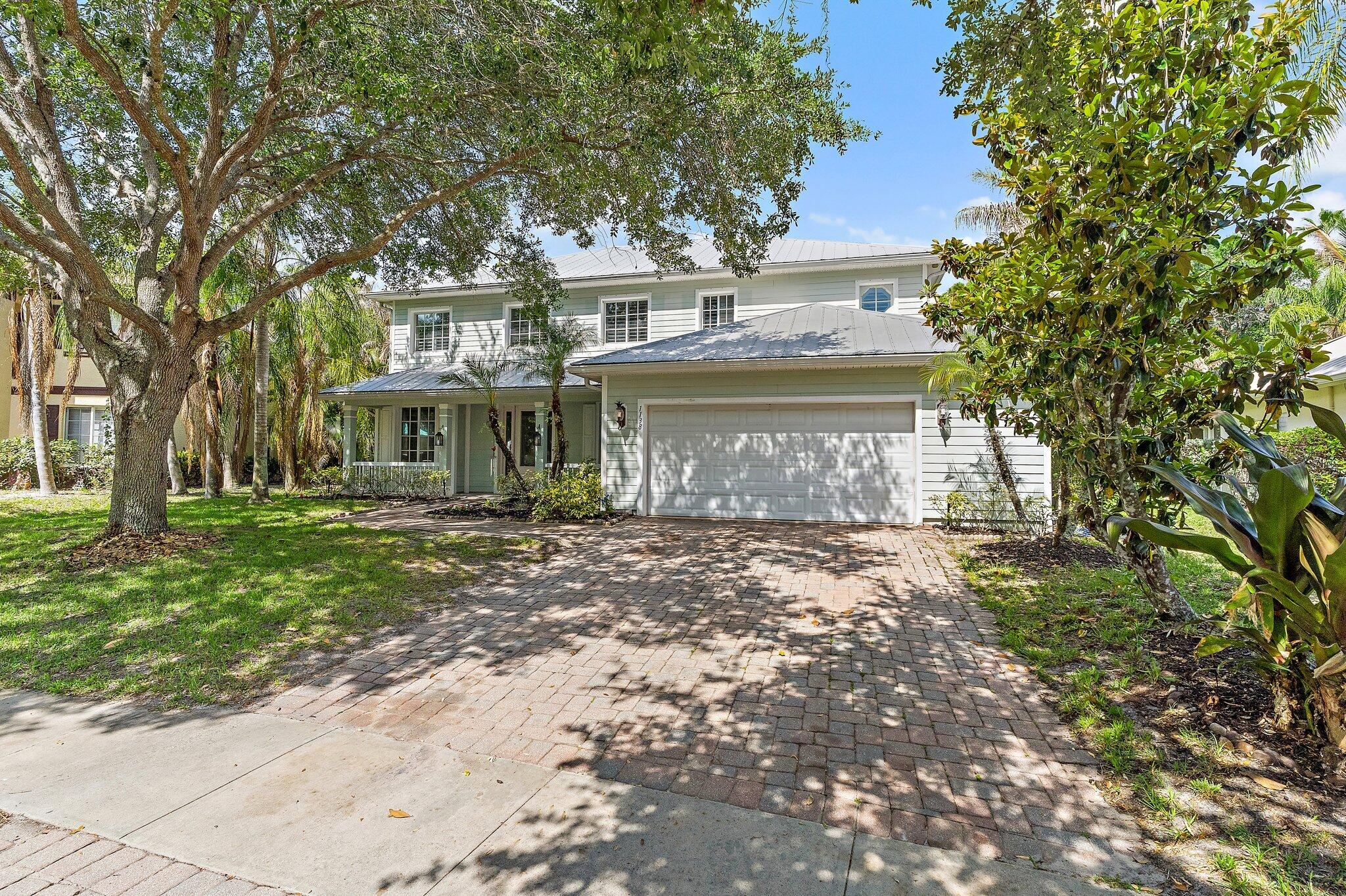 1138 Sw Lighthouse Drive Property Photo 2
