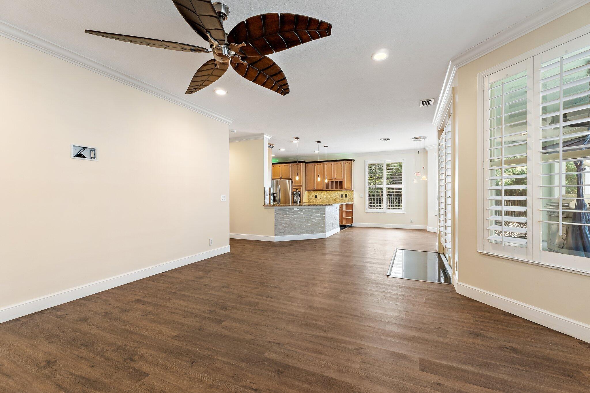 1138 Sw Lighthouse Drive Property Photo 16