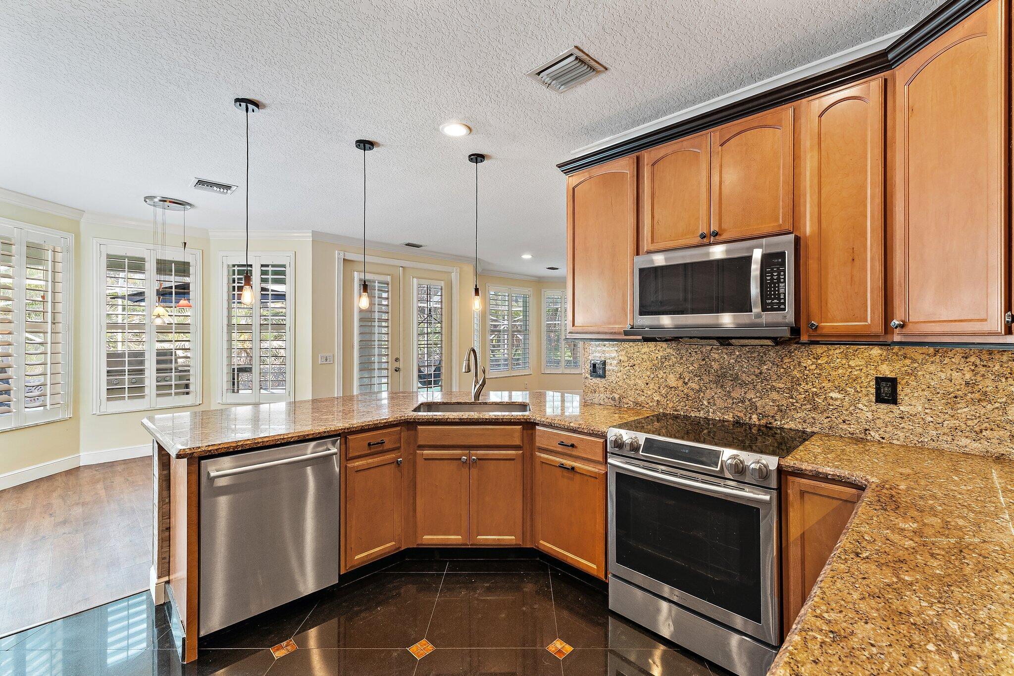 1138 Sw Lighthouse Drive Property Photo 23