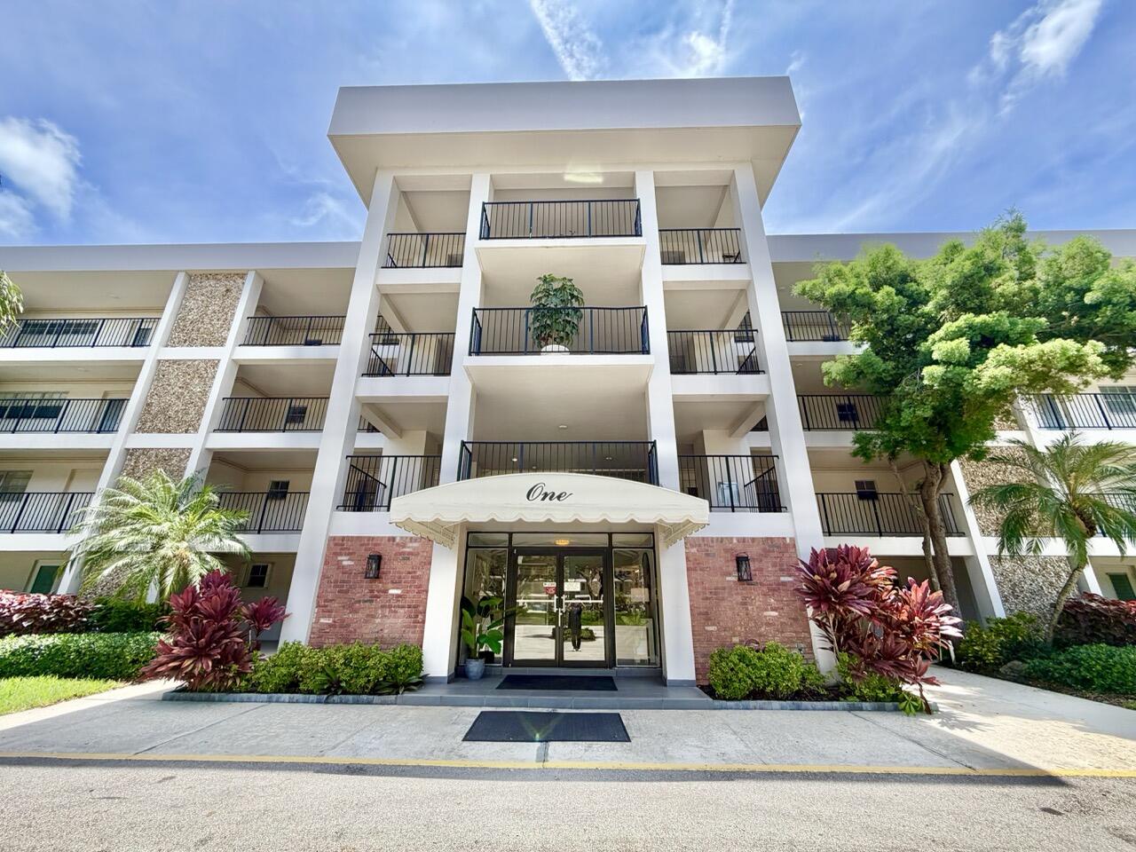 2800 N Palm Aire Drive Unit 404 Property Photo 6