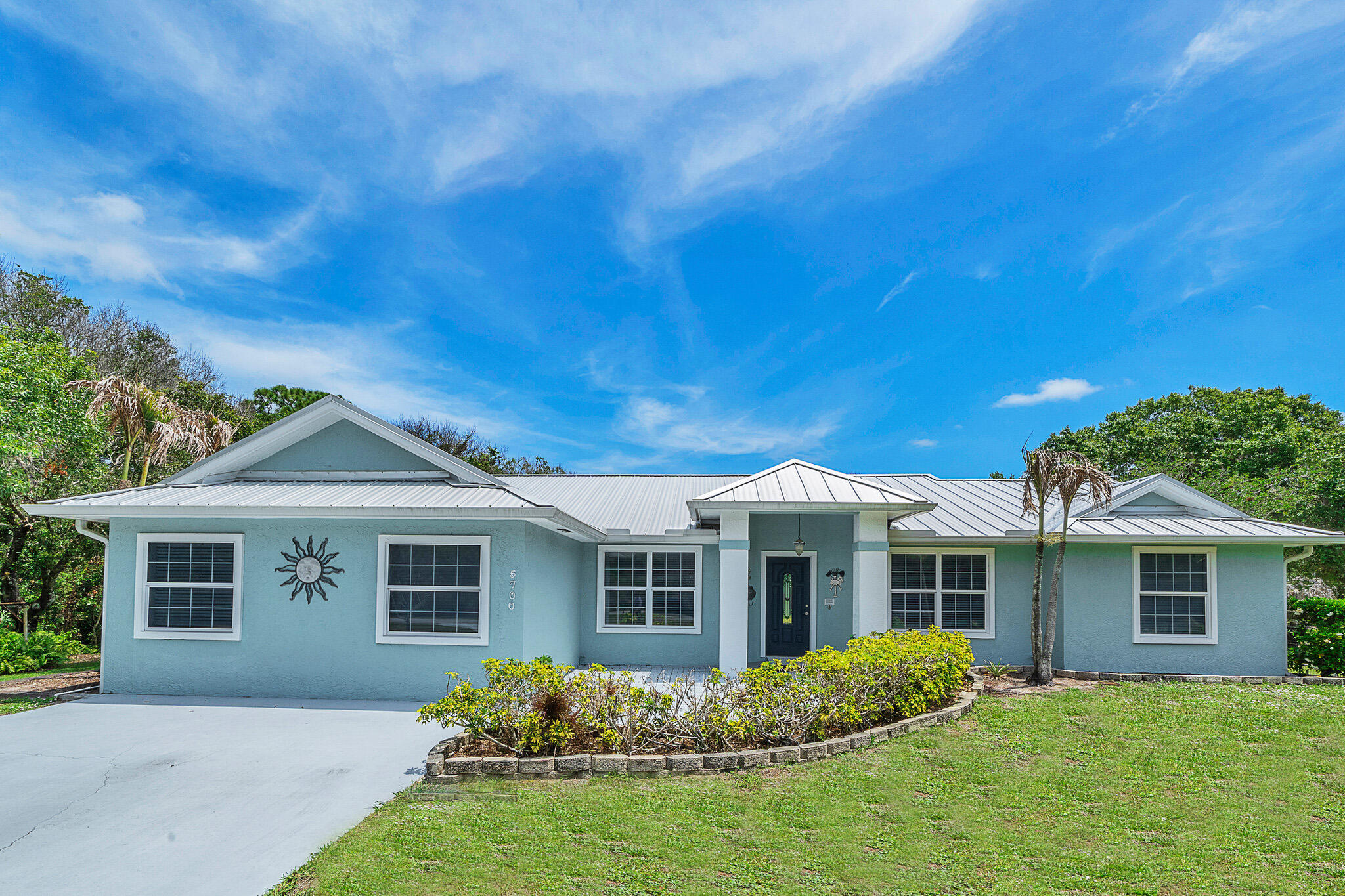 5700 Oleander Avenue Property Photo 3