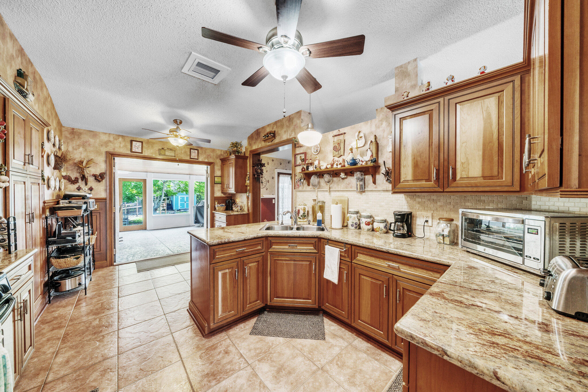 5700 Oleander Avenue Property Photo 14