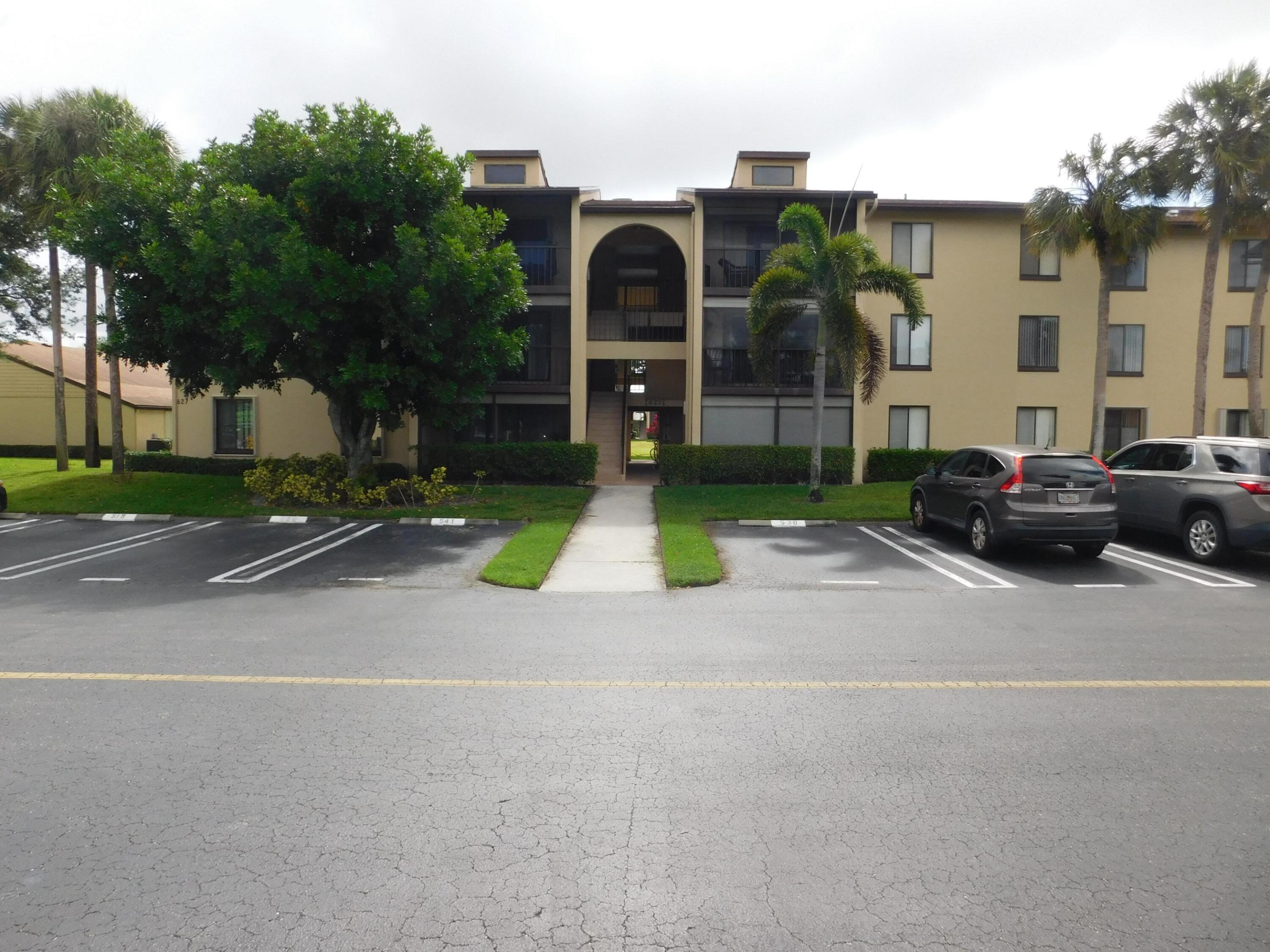 627 Sea Pine Way A2 Property Photo 1