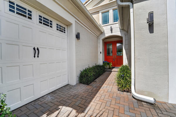15804 Goldfinch Circle Property Photo 4