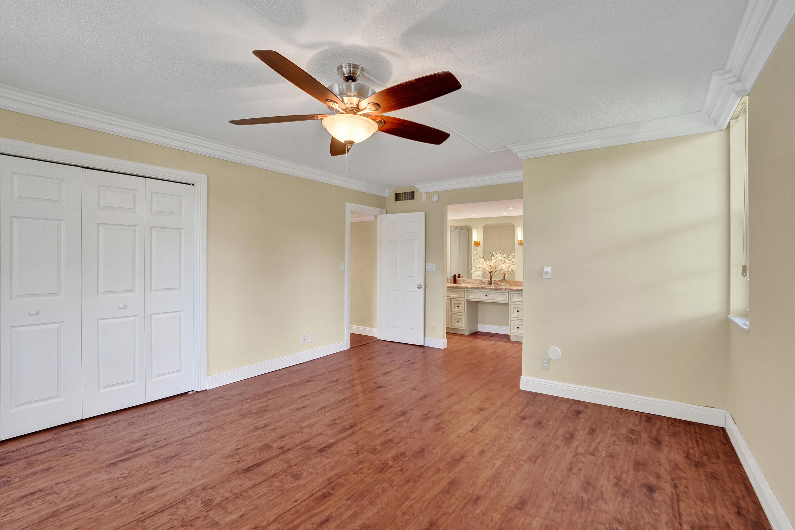 3621 Oaks Clubhouse Drive 101 Property Photo 19
