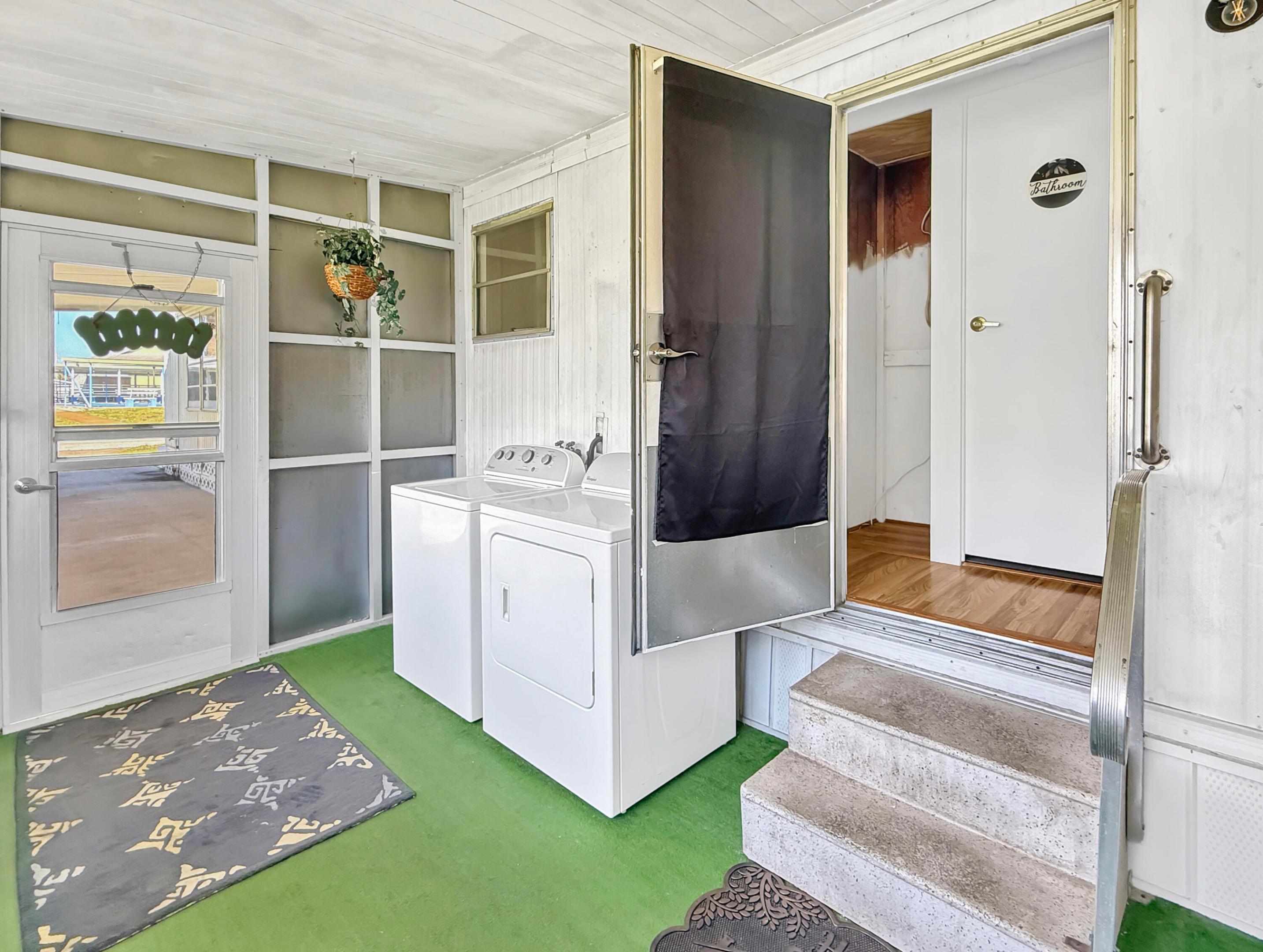 143 Se Easy Street Property Photo 6