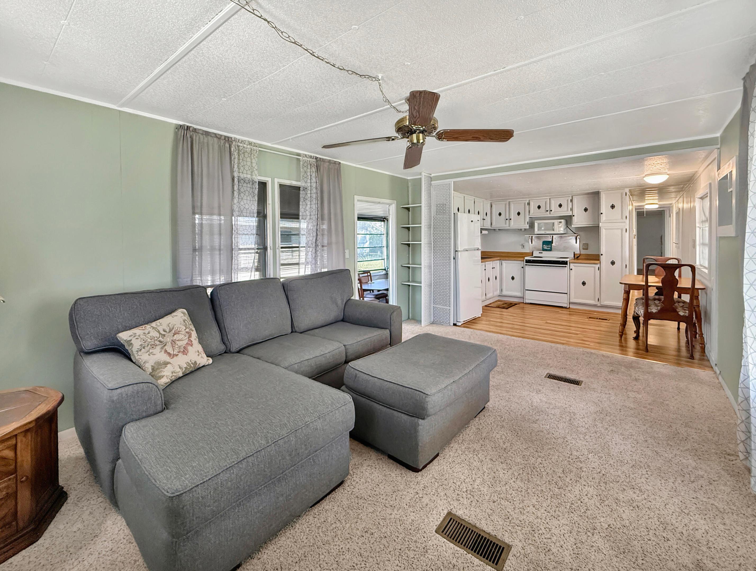 143 Se Easy Street Property Photo 10