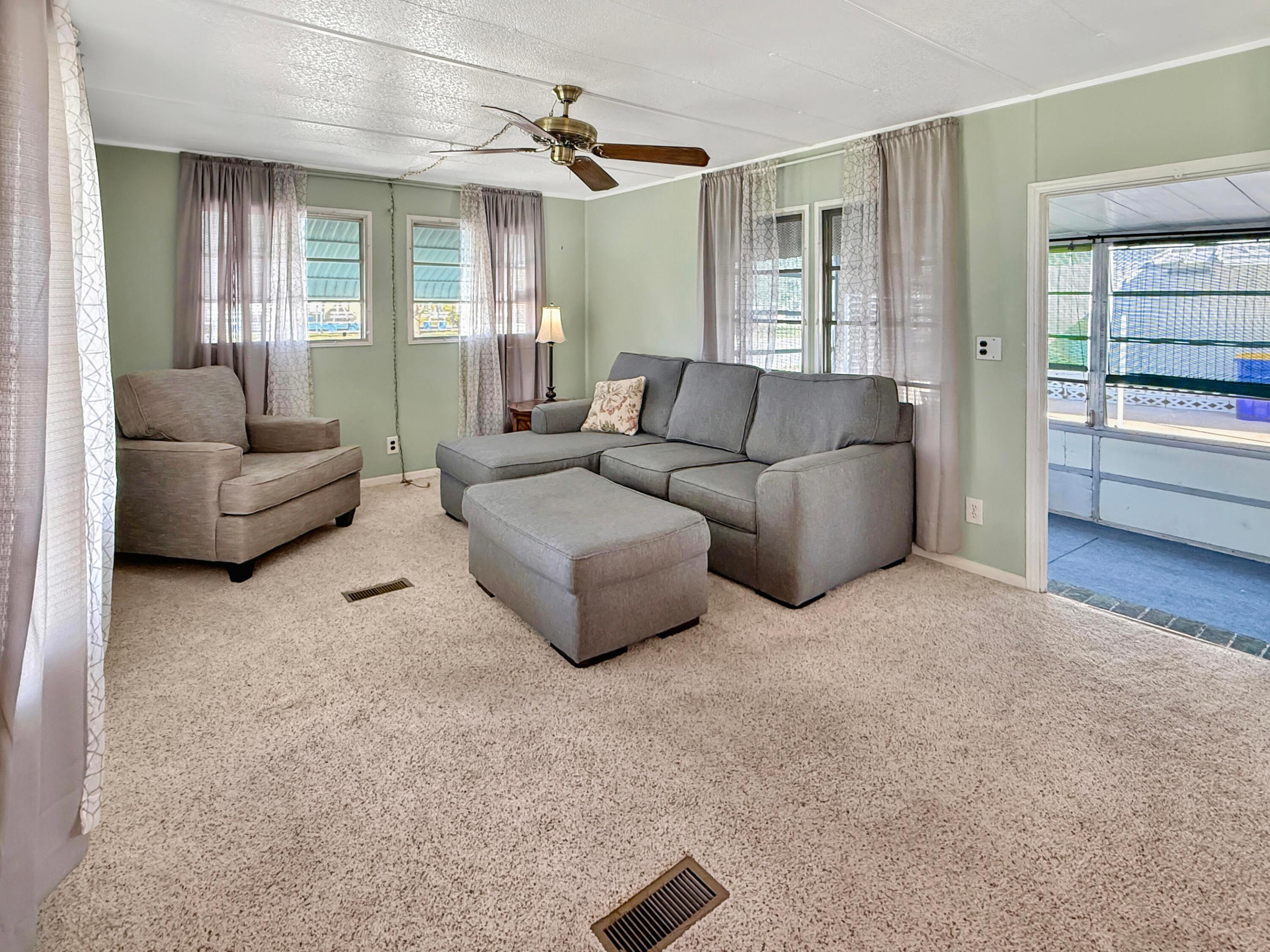 143 Se Easy Street Property Photo 11