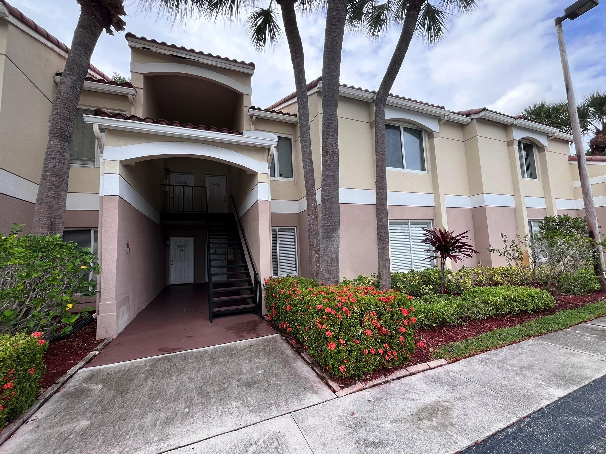 815 W Boynton Beach Boulevard 11-107 Property Photo 1