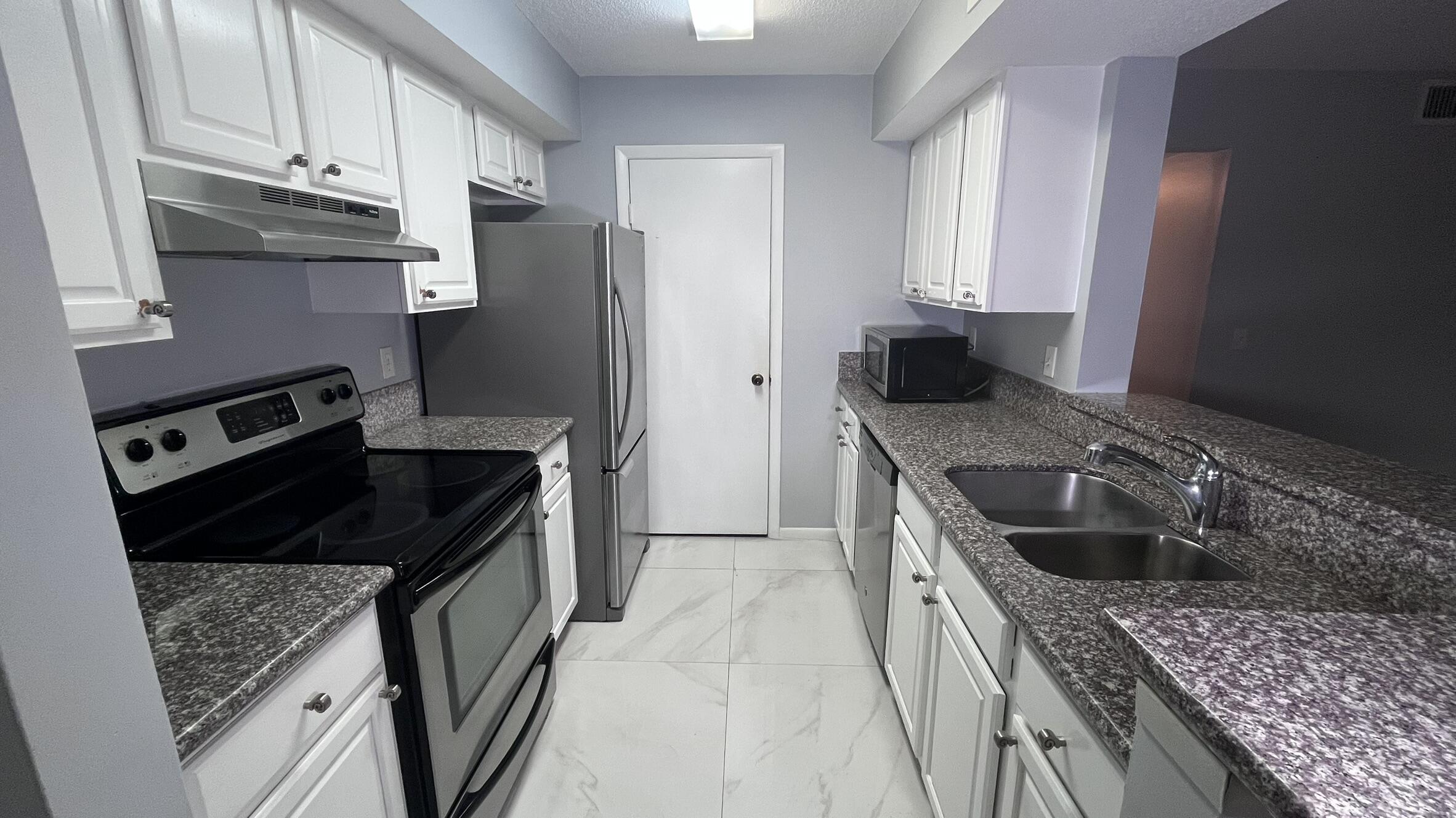 815 W Boynton Beach Boulevard 11-107 Property Photo 2