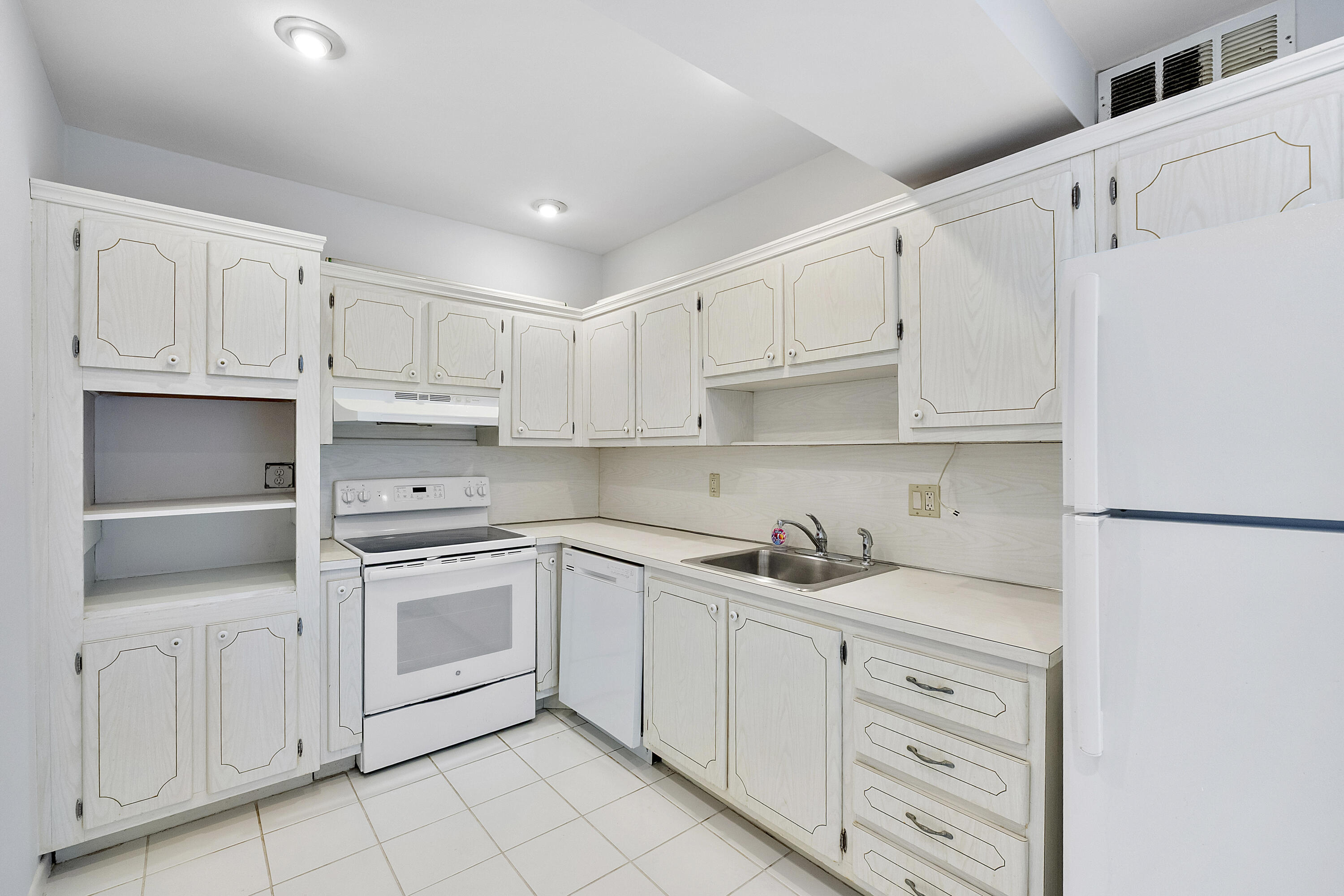 2851 S Ocean Boulevard 7 E Property Photo 9
