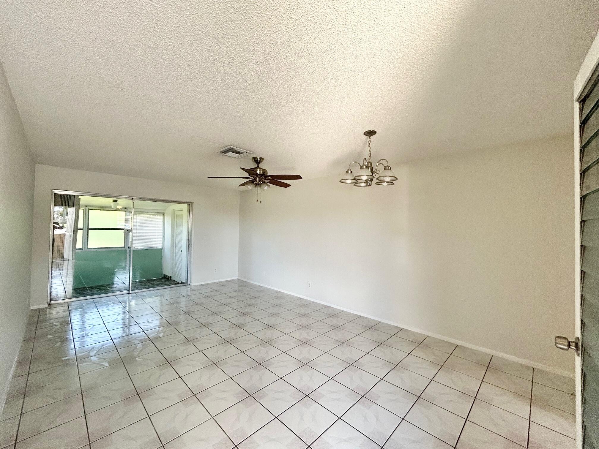 2911 Ashley Dr J Property Photo 6