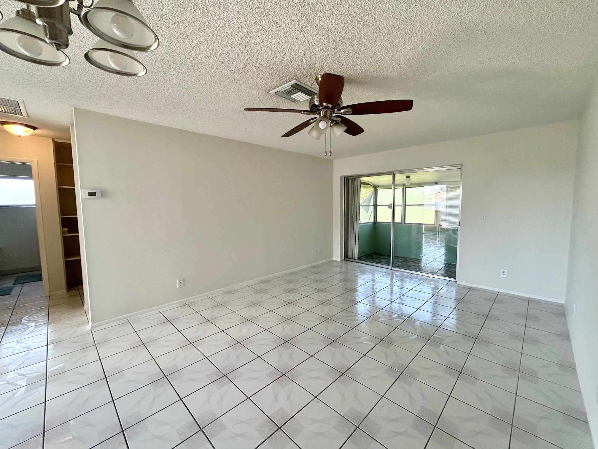 2911 Ashley Dr J Property Photo 7