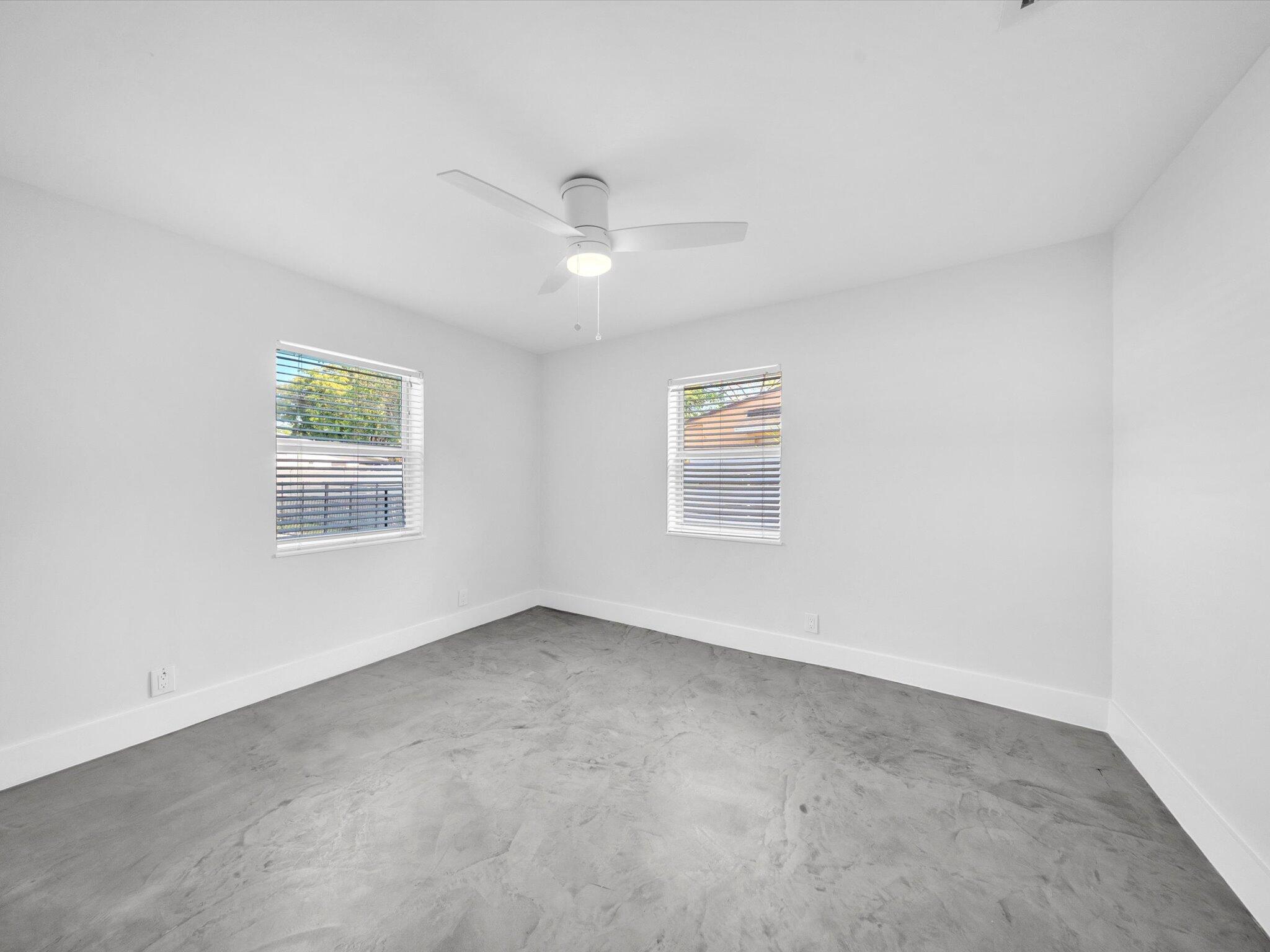 1721 N 16th Court Property Photo 15