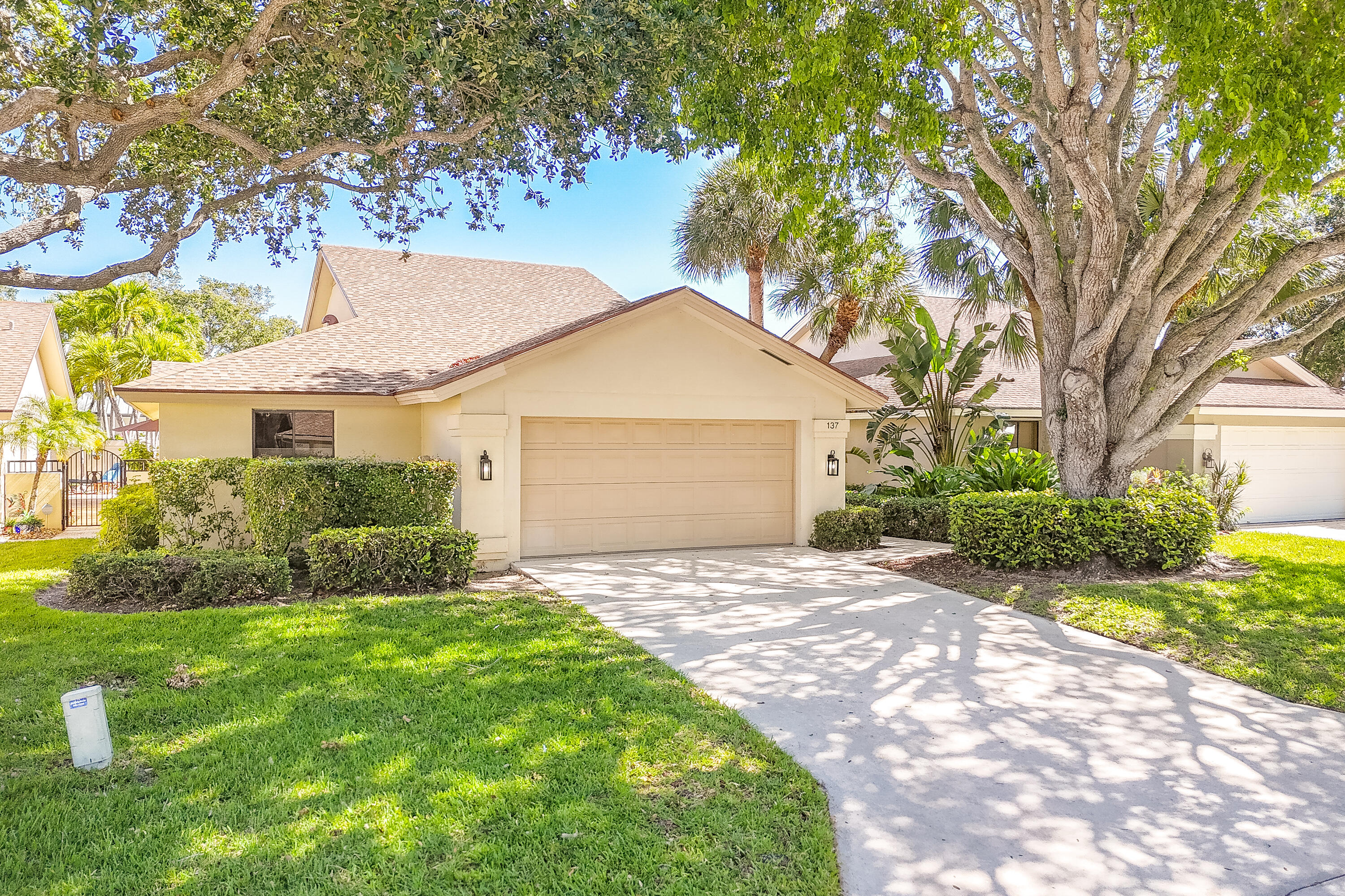 137 Harbourside Circle Property Photo 1