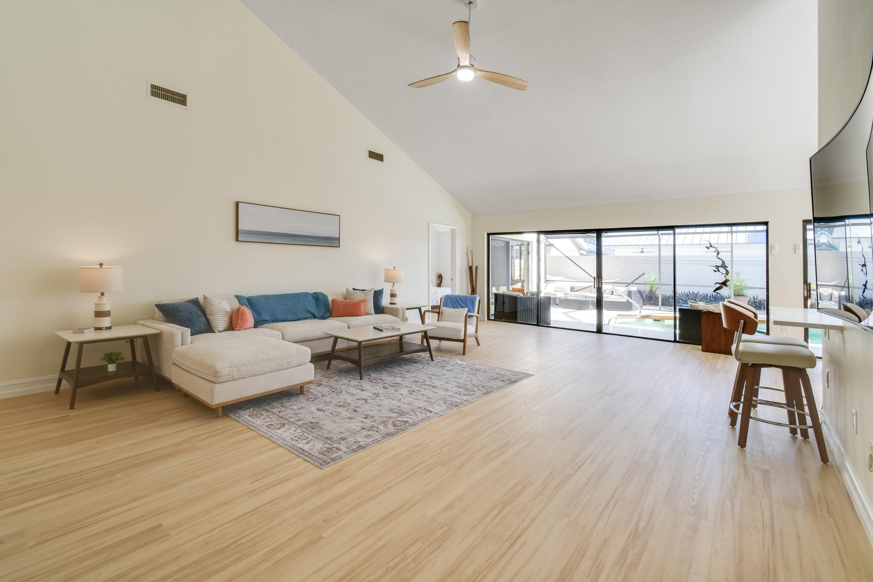 137 Harbourside Circle Property Photo 3
