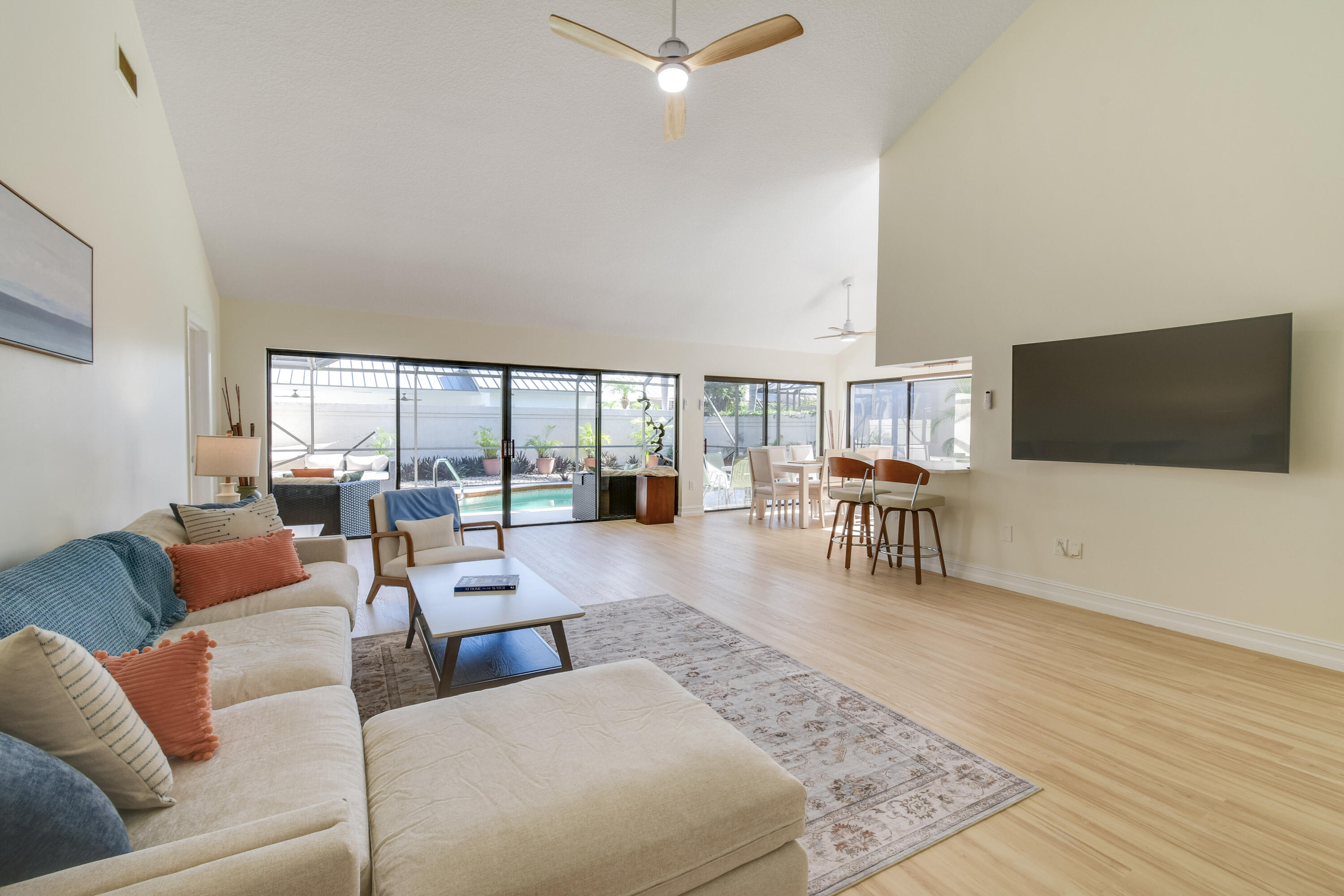 137 Harbourside Circle Property Photo 4