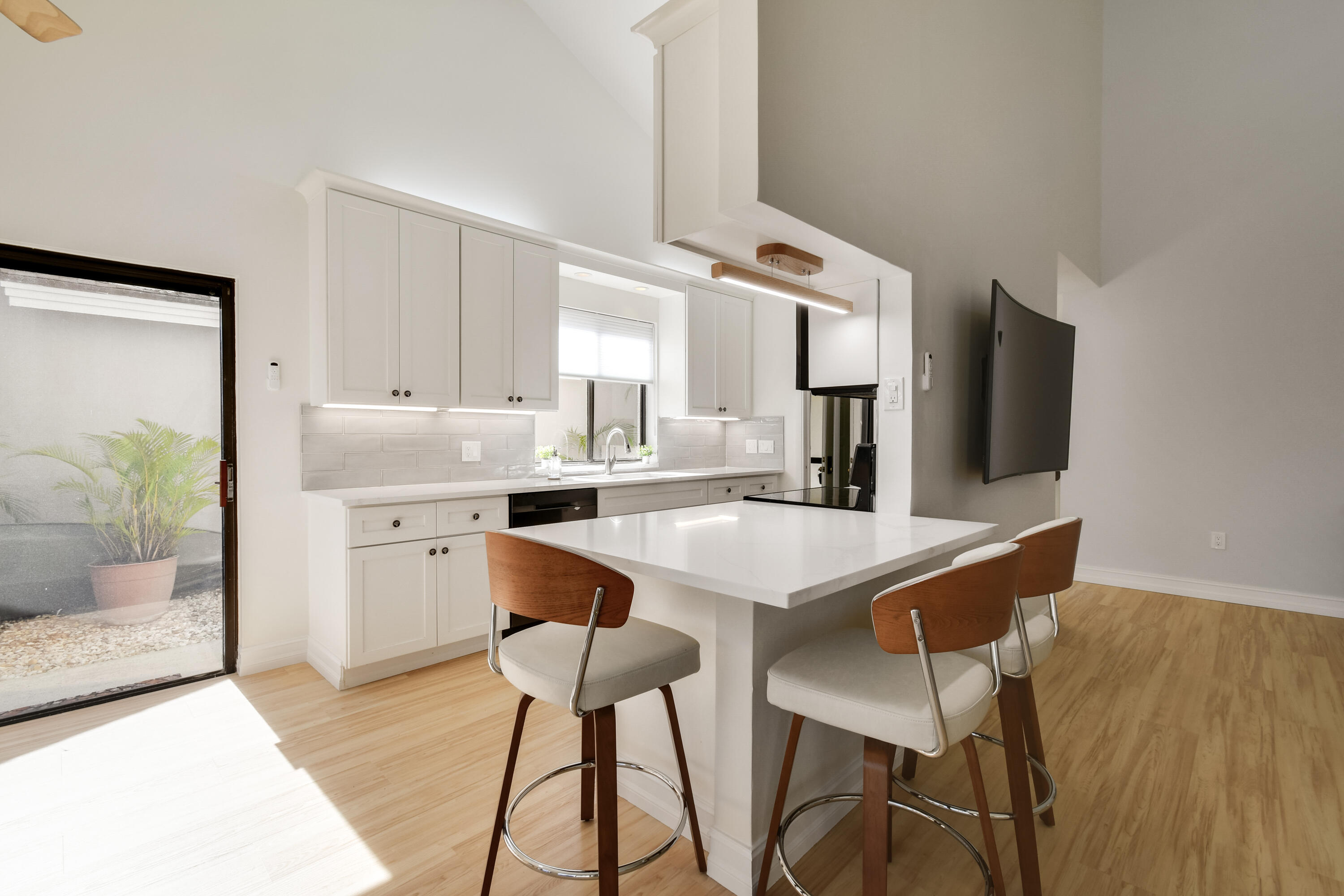 137 Harbourside Circle Property Photo 7
