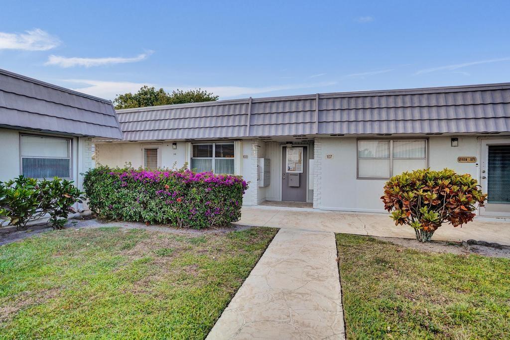 108 Valencia Boulevard E108 Property Photo 1