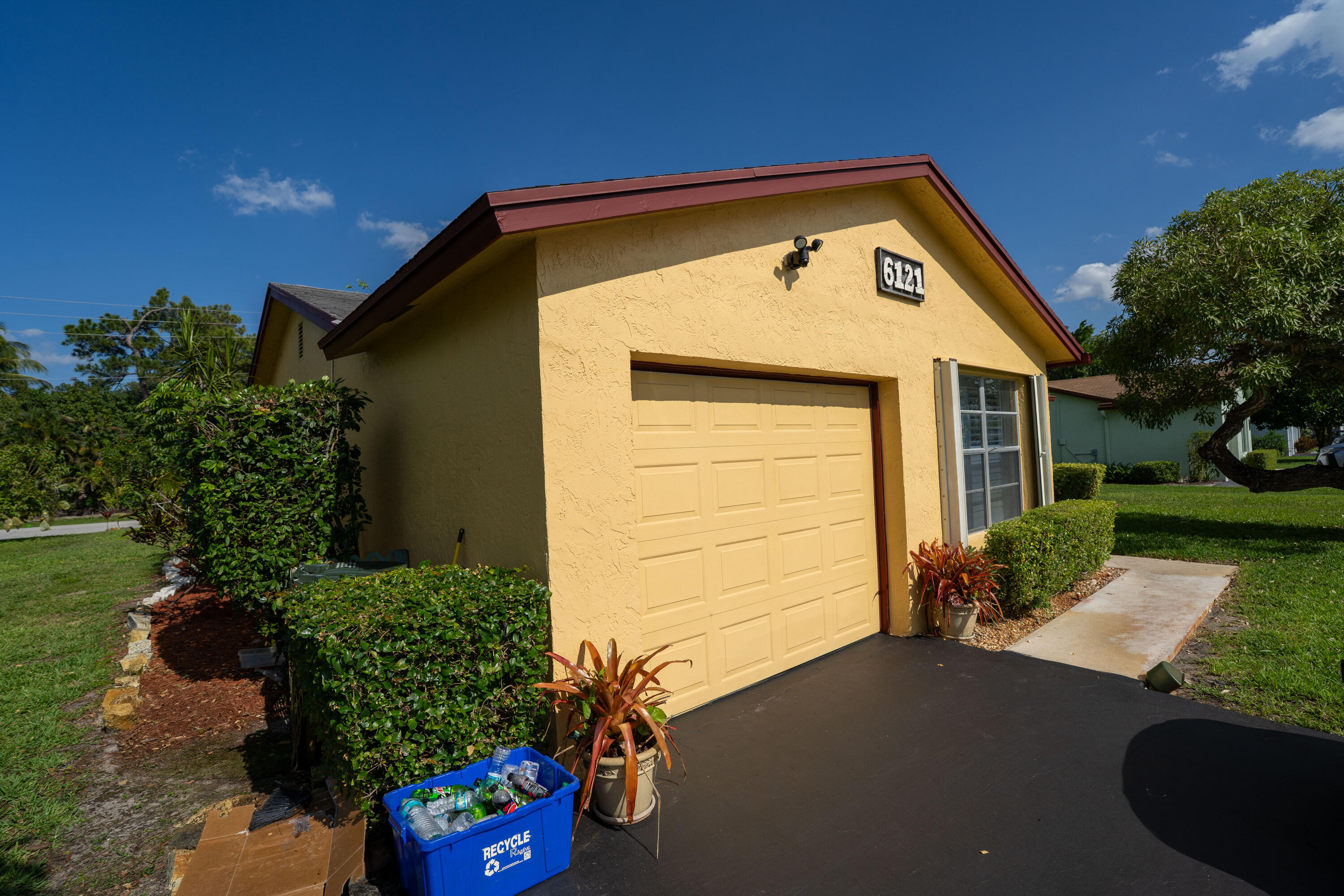 6121 Rainbow Circle Property Photo 5